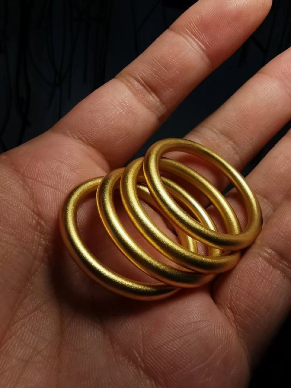 古法金袈裟环 袈裟环儿原为和尚,高僧做法事穿戴装用以束系架娑所用.