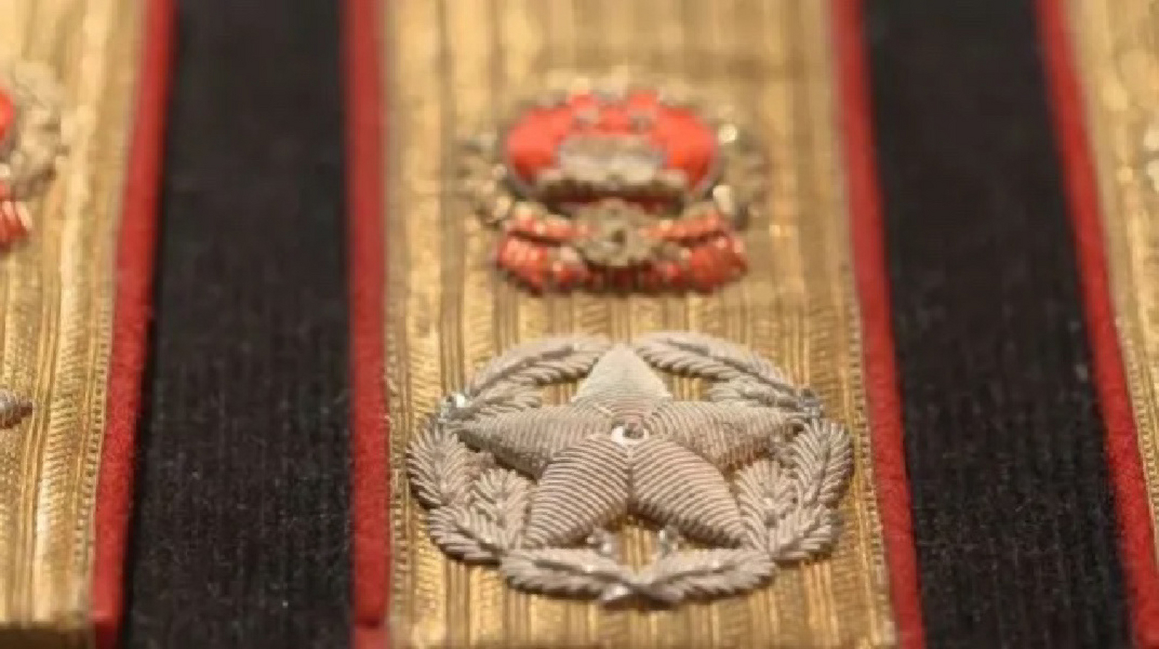 军事收藏:新中国大元帅礼服 为建设现代化军队,50年代我国全面向苏联