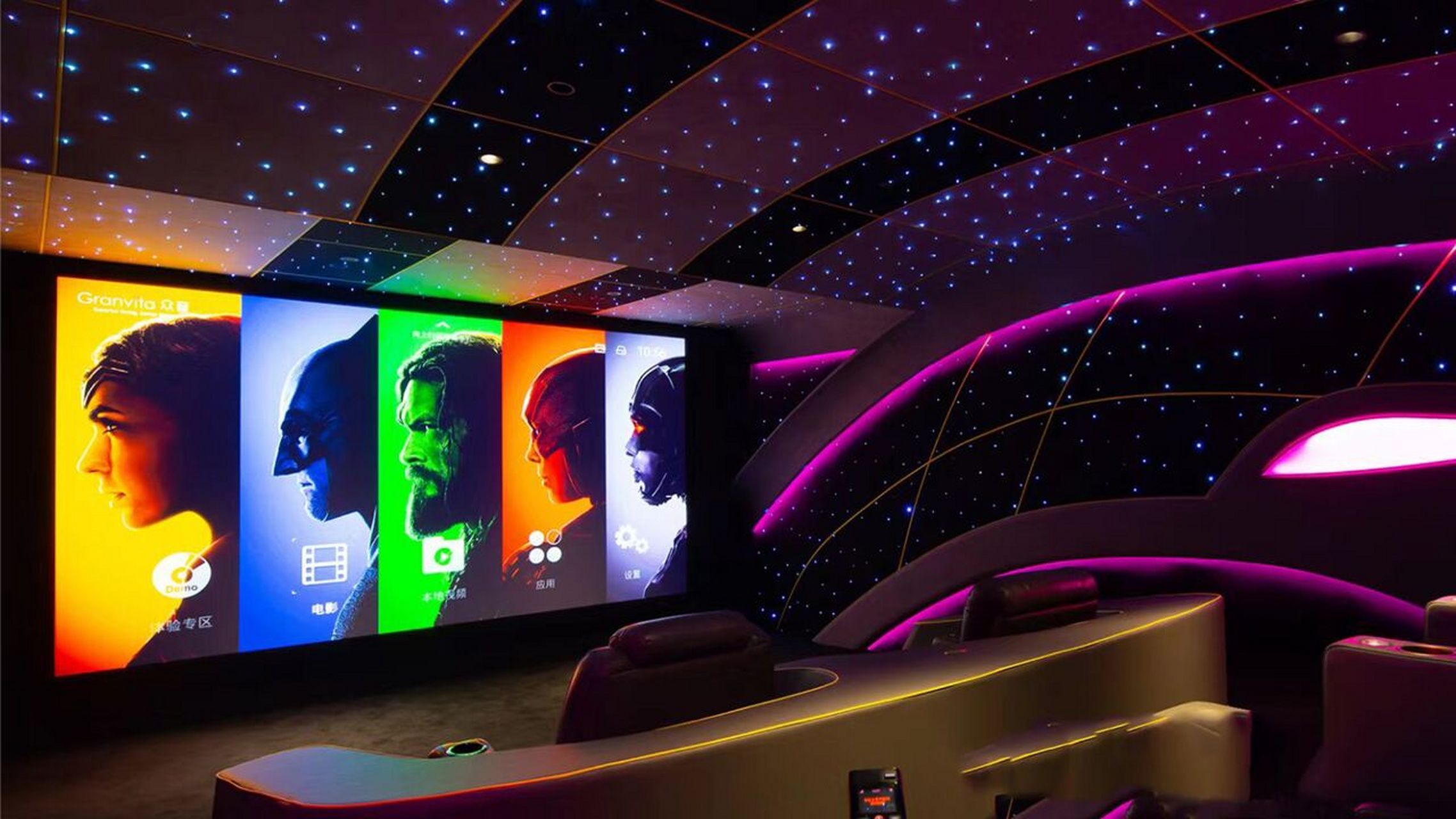 想看电影,一键开启"观影模式",灯光,幕布,播放器等设备自动运行; 观影