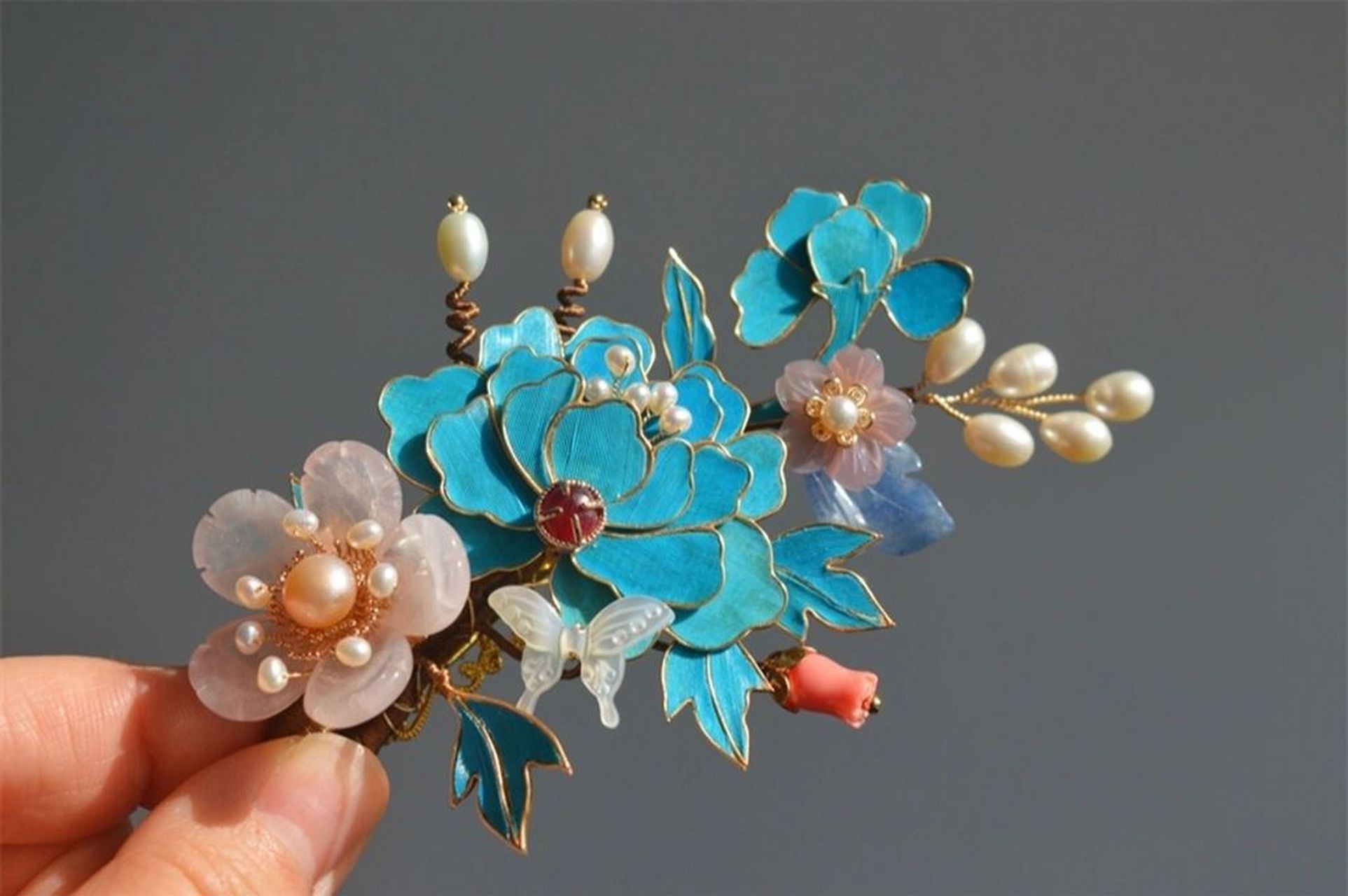 分享一个非物质文化遗产:点翠 78点翠工艺是一项中国传统的金银首饰