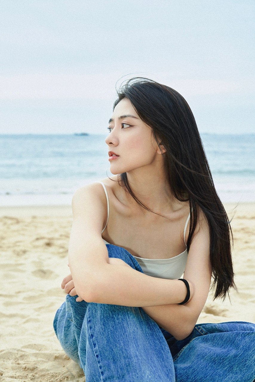 梁洁,夏日衬衫牛仔纯美写真组图