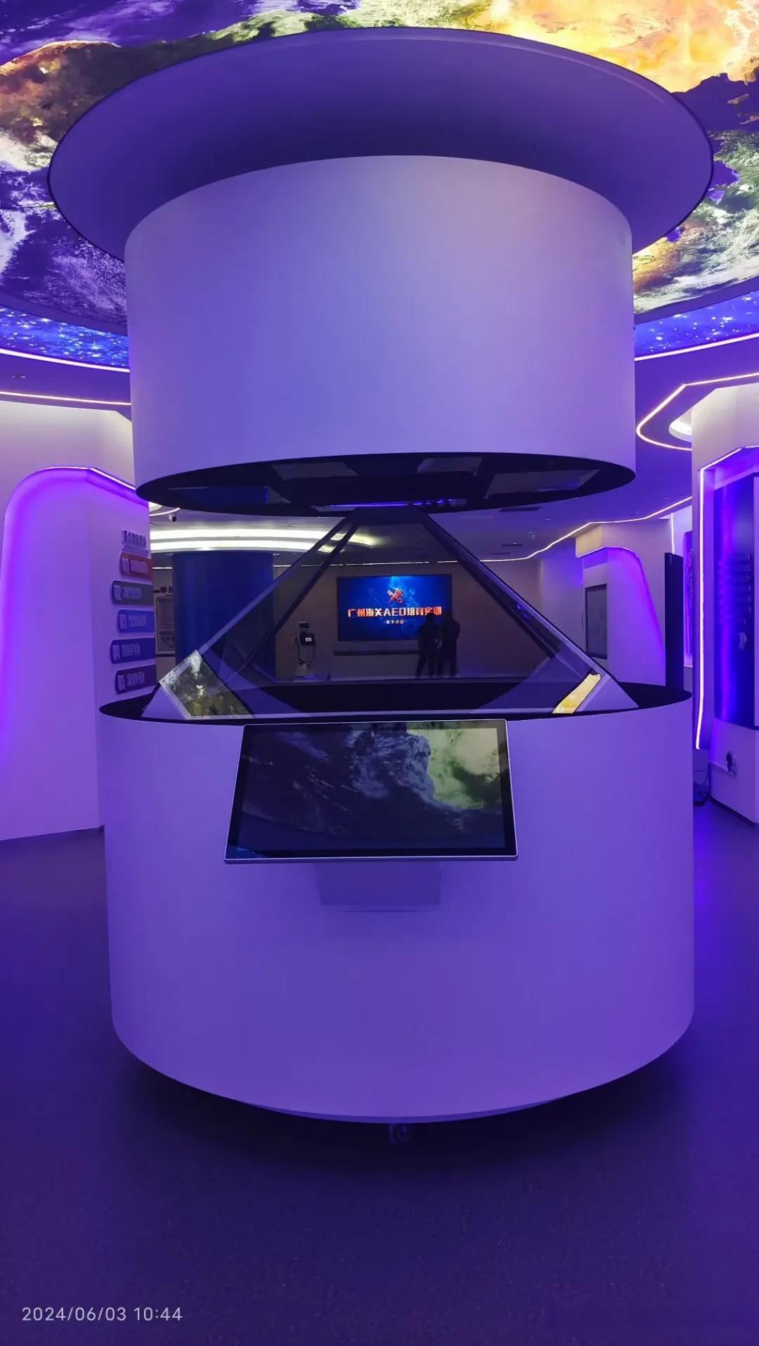 上海全息厂家,上海全息投影展示设备工厂,从事180全息柜,270全息展柜