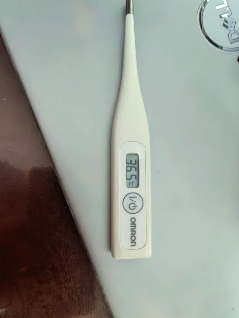 原来腋温和耳温差 0.5 腋温测好的时候,马上测了耳温,耳温比腋温高0.