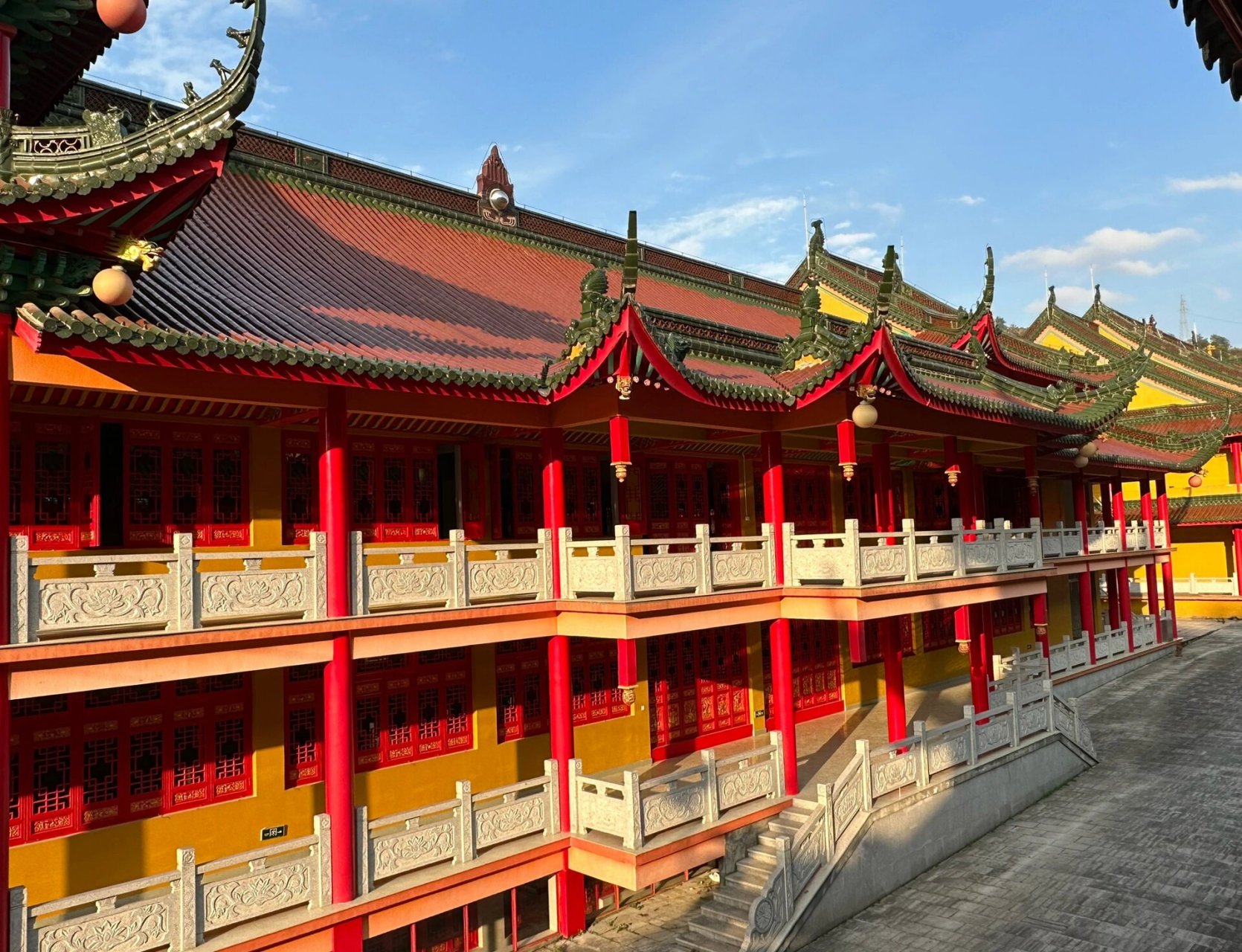 上虞秀峰寺 绍兴市区开过去大概一小时二十分钟,据说建造好几年了.