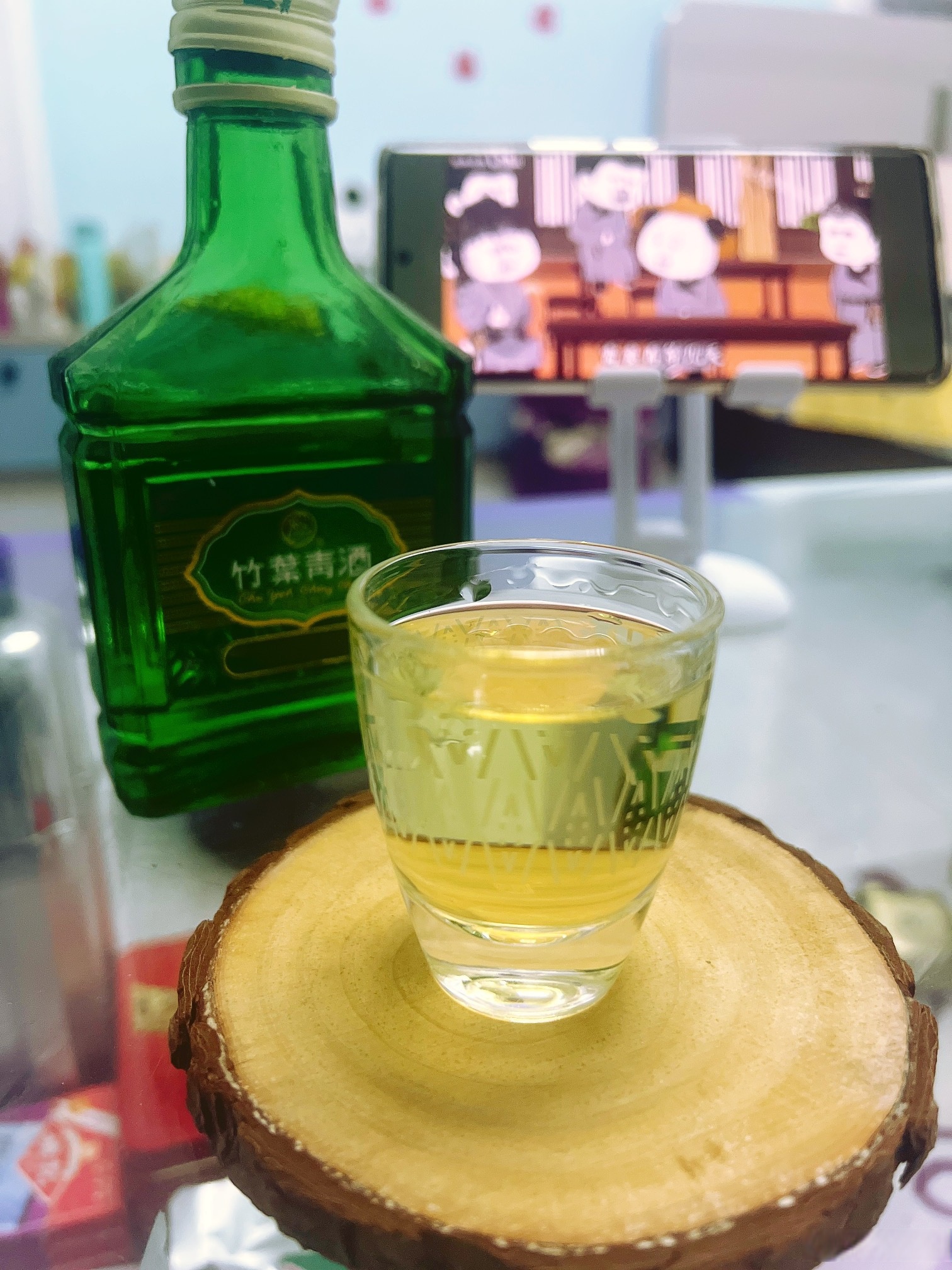 建议大家一定要相信自己的第六感# 小酌一杯竹叶青,青碧酒液晃啊晃