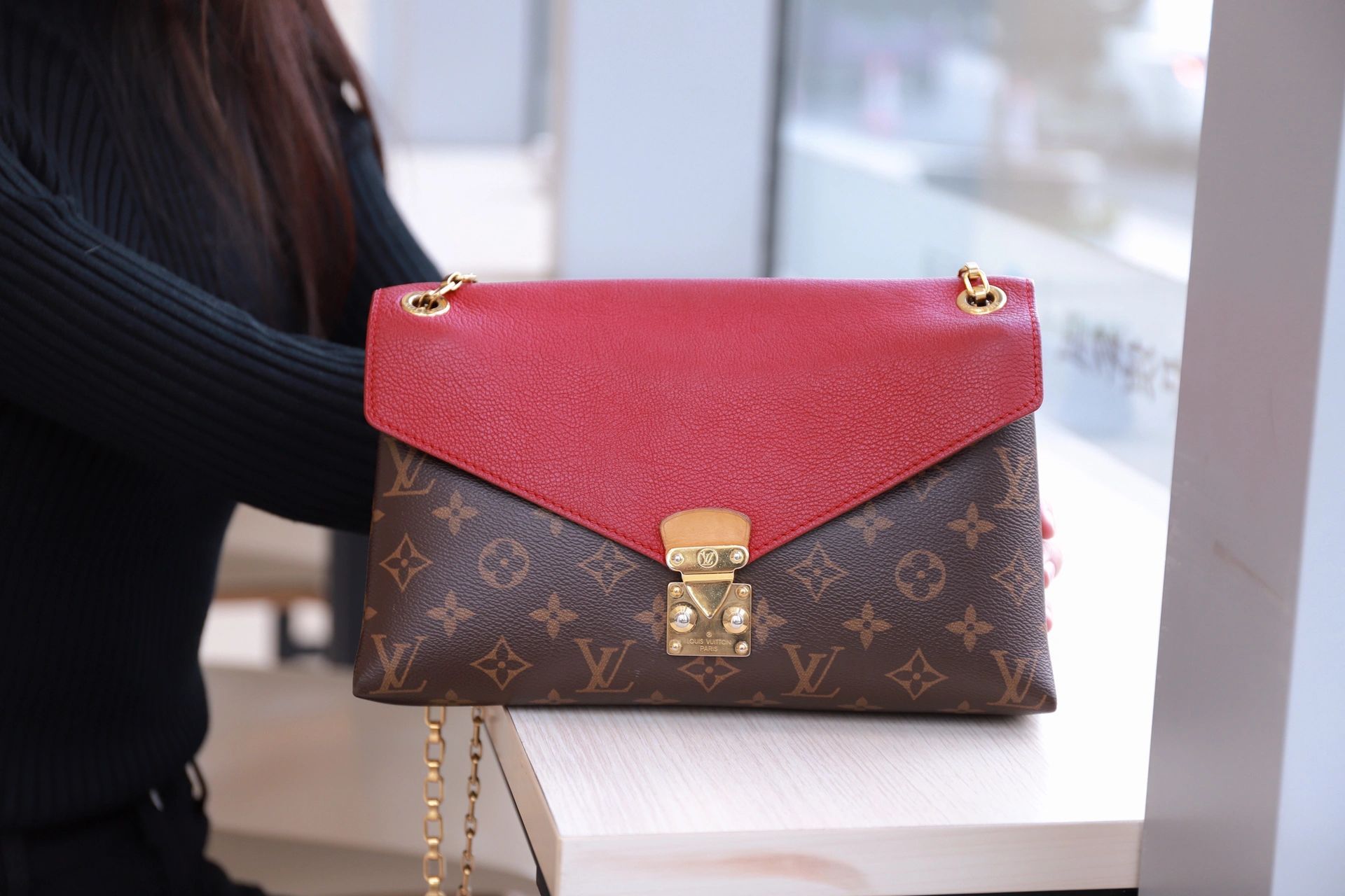 lv pallas chain 经典款链条包红色信封包 lv pallas chain 经典款