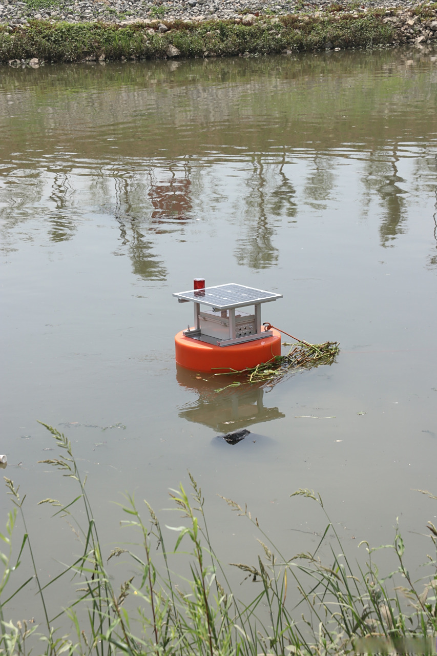 水质在线监测系统—浮标水质监测站 浮标水质监测站由浮标体,维护平台