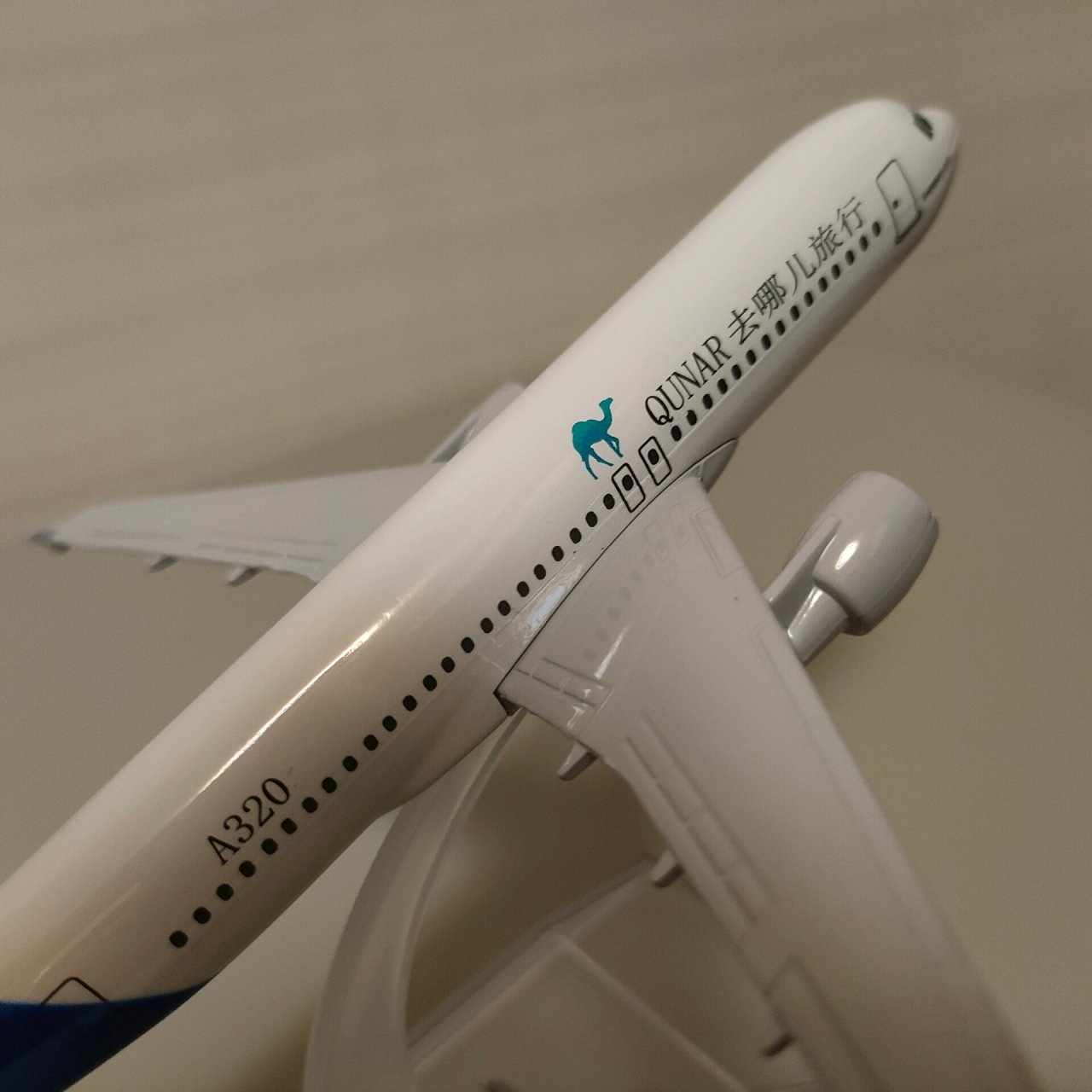 去哪儿320飞机模型 涂装一般,胜在重量实在,全新的,30r包邮出,可走