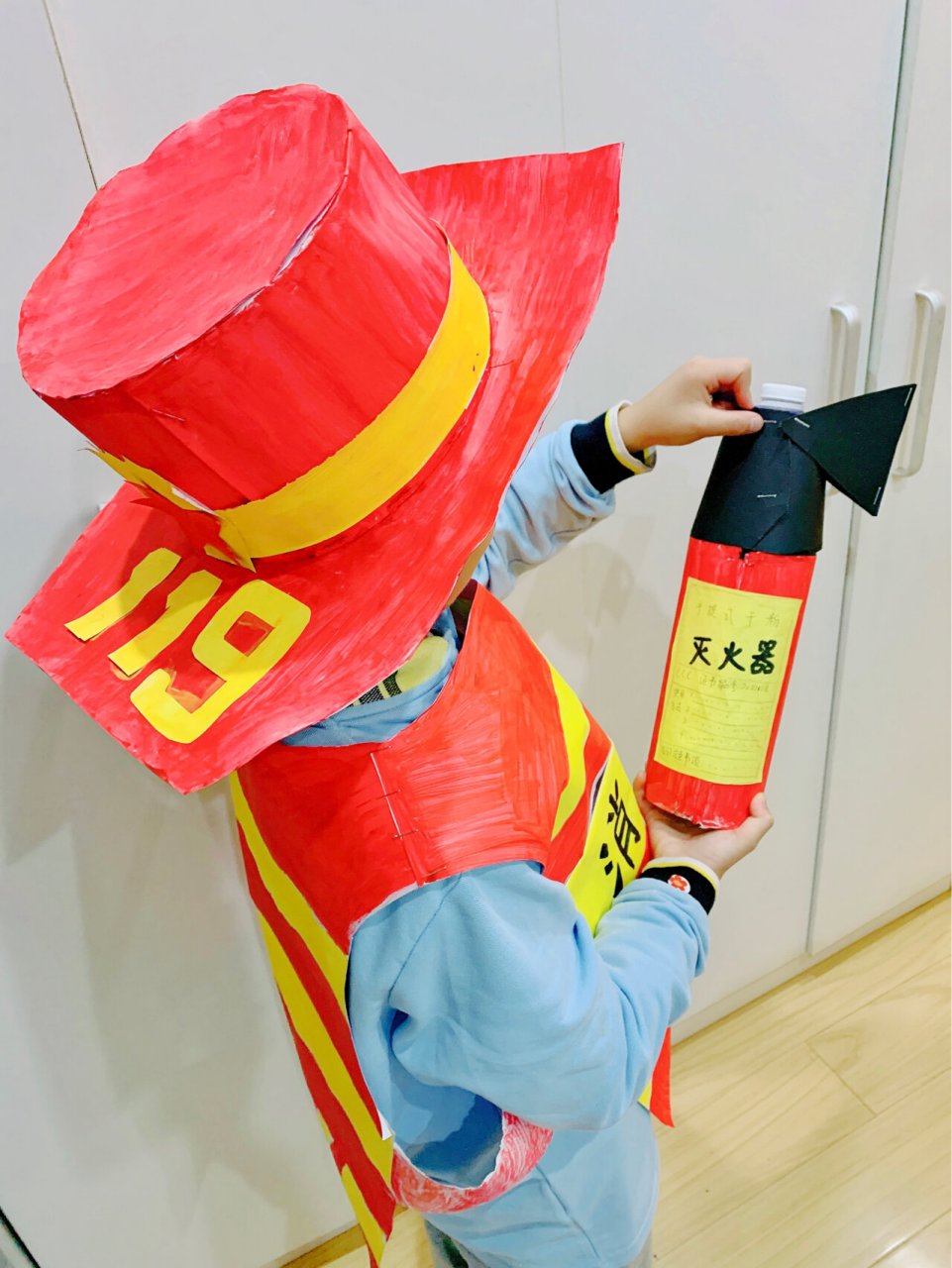 手工消防员套装 消防服 因为娃学校的课外活动 让没时间准备服装的我