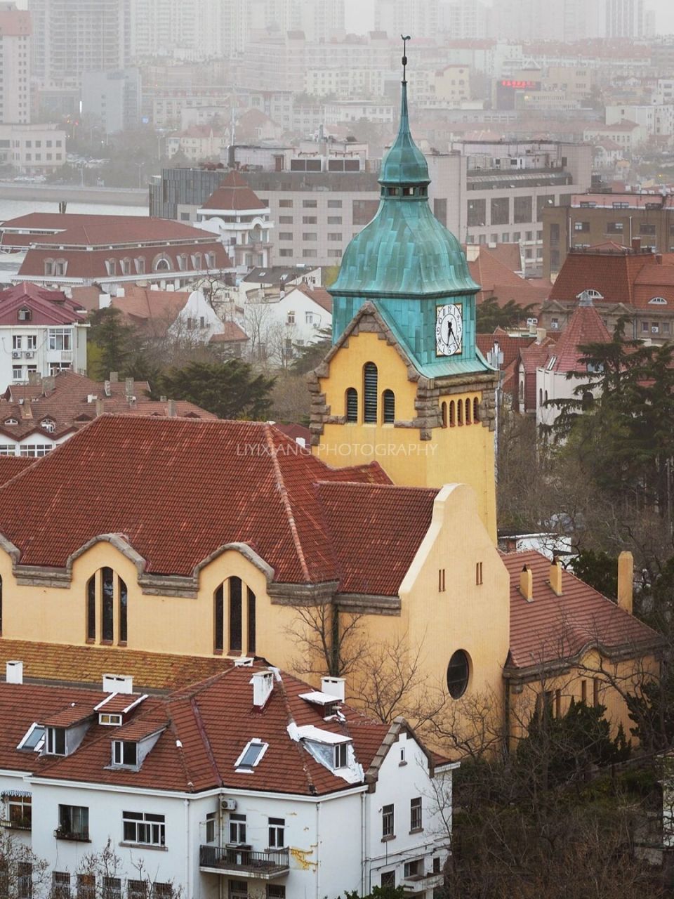 要说青岛的标志性建筑,江苏路基督教堂算是其一.