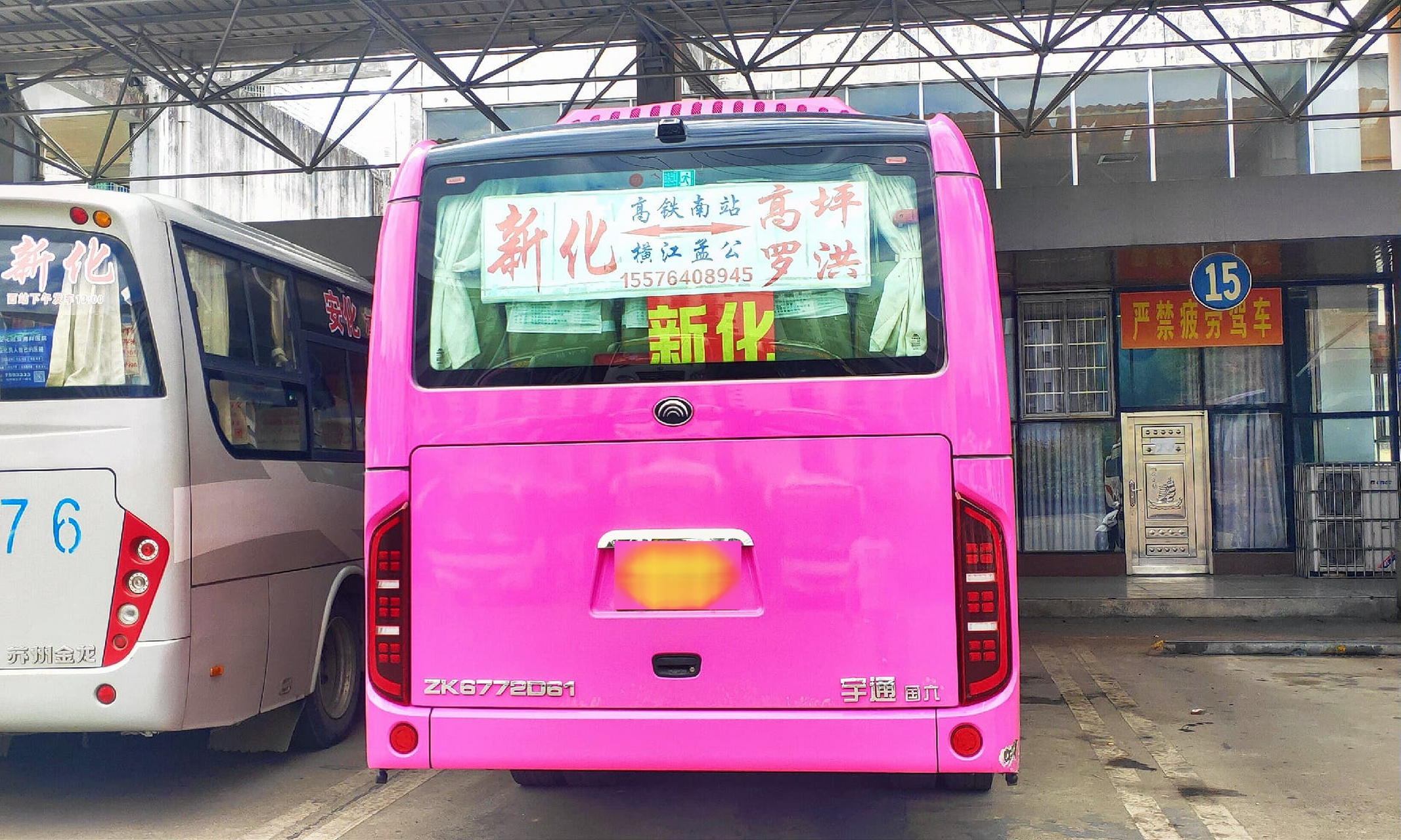 宇通豪华中巴 国六 zk6772d61     小粉车特别骚气