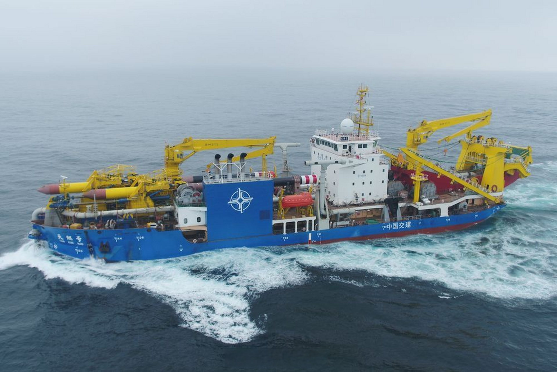 【#中国航海有多厉害# 】天鲲号,雪龙号……随着一批批海上巨兽,大国