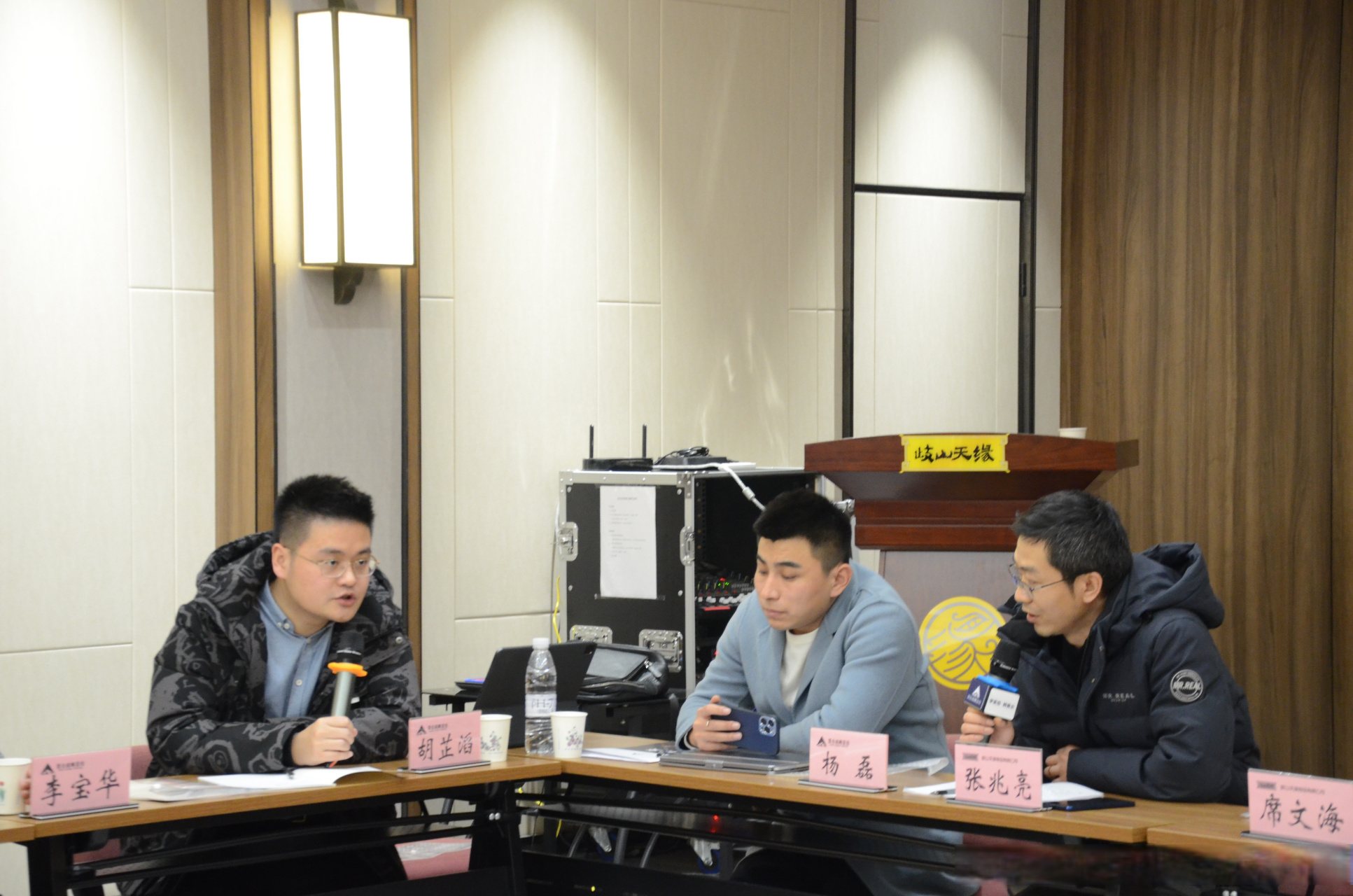 2月18日早9点,昆仑定位李白老师,胡修远老师带领团