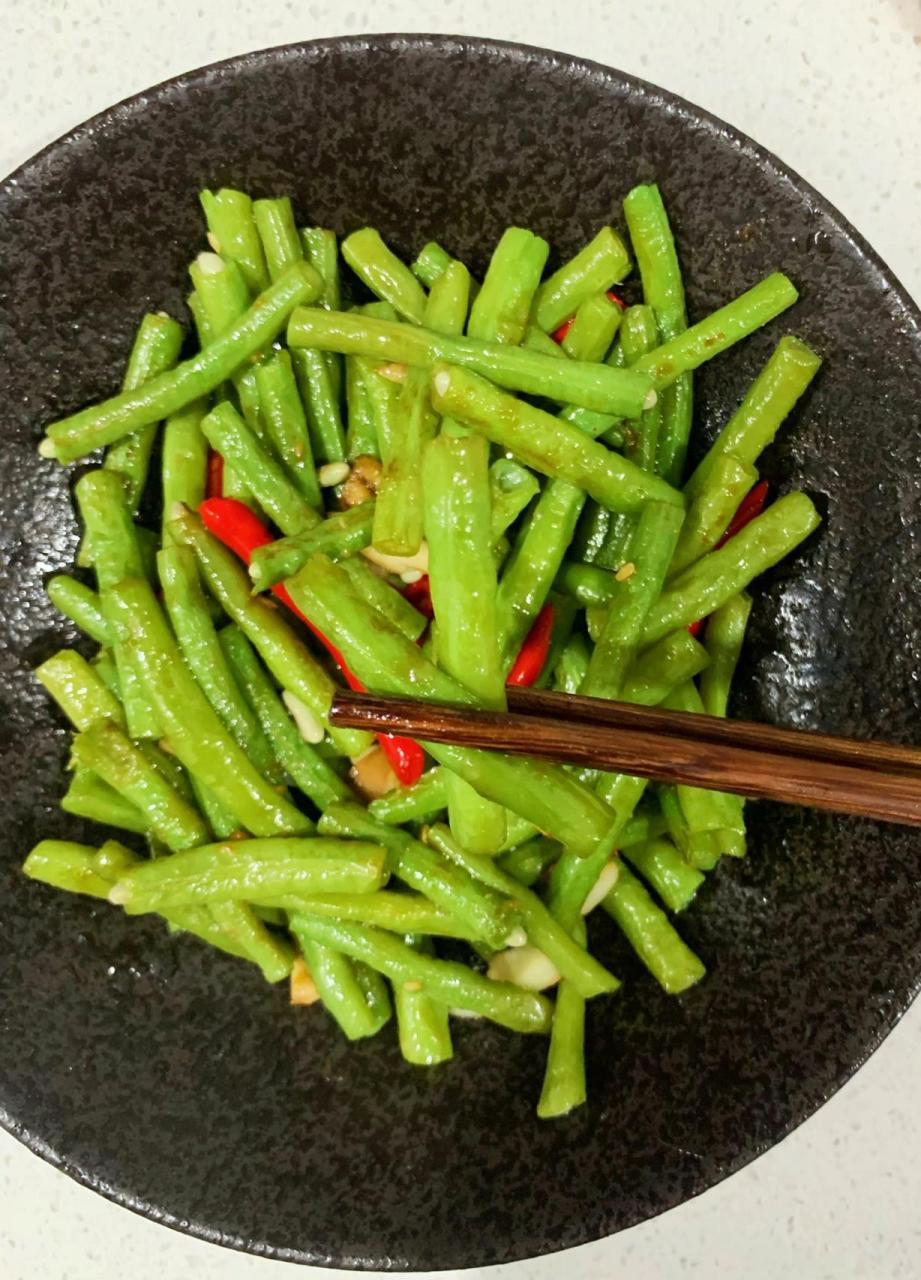 素炒豆角的方法,很简单,赶紧学起来吧~ 哈喽,今天给大家分享素炒豆角