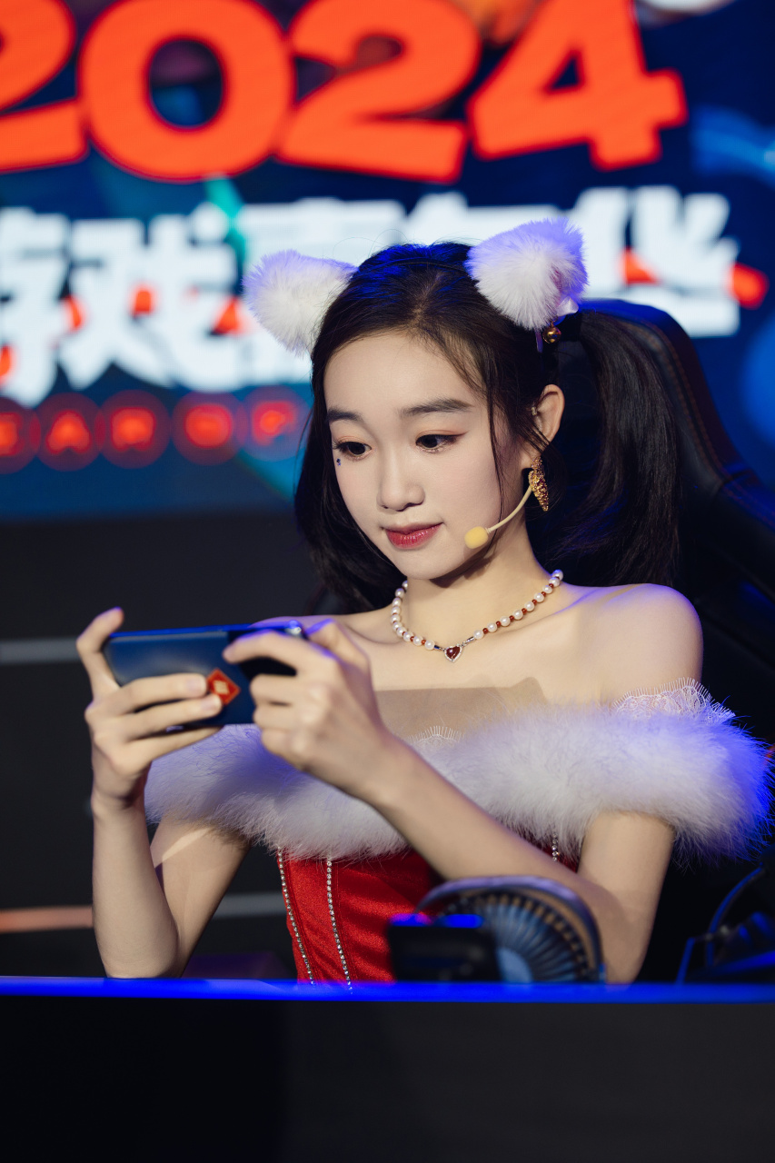 李子璇超话今晚20点游戏嘉年华和李子璇豆子 一起乘龙上王者.