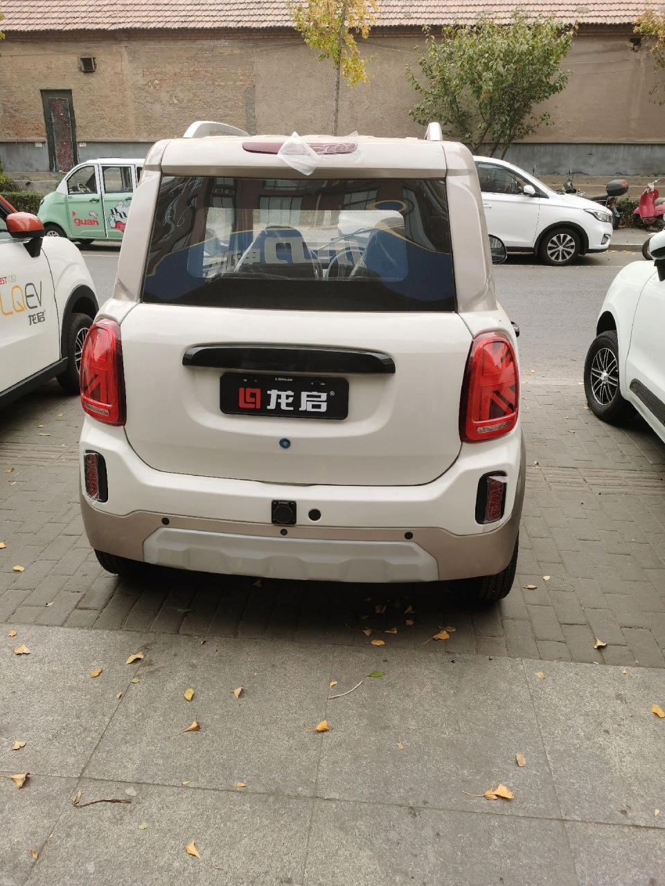 龙启电动四轮车,五个100安铅酸大电池,续航120公