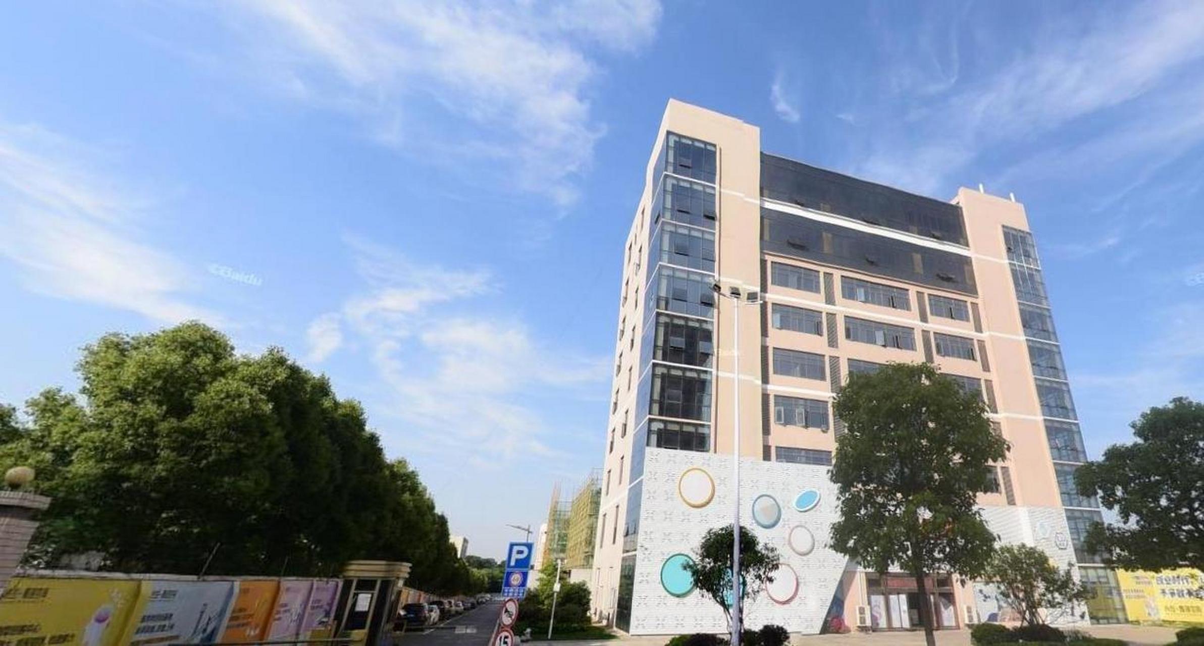 武汉外语外事职业学院(藏龙岛校区)