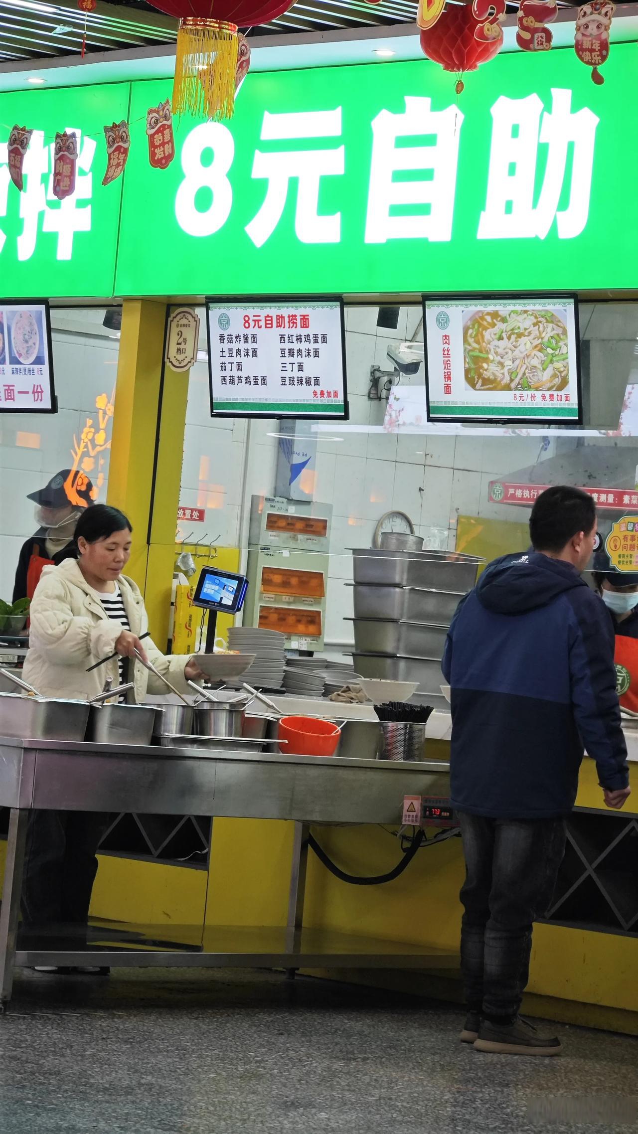 很多人喜欢吐槽富士康餐厅,其实我觉得餐厅饭菜真的挺好吃的!