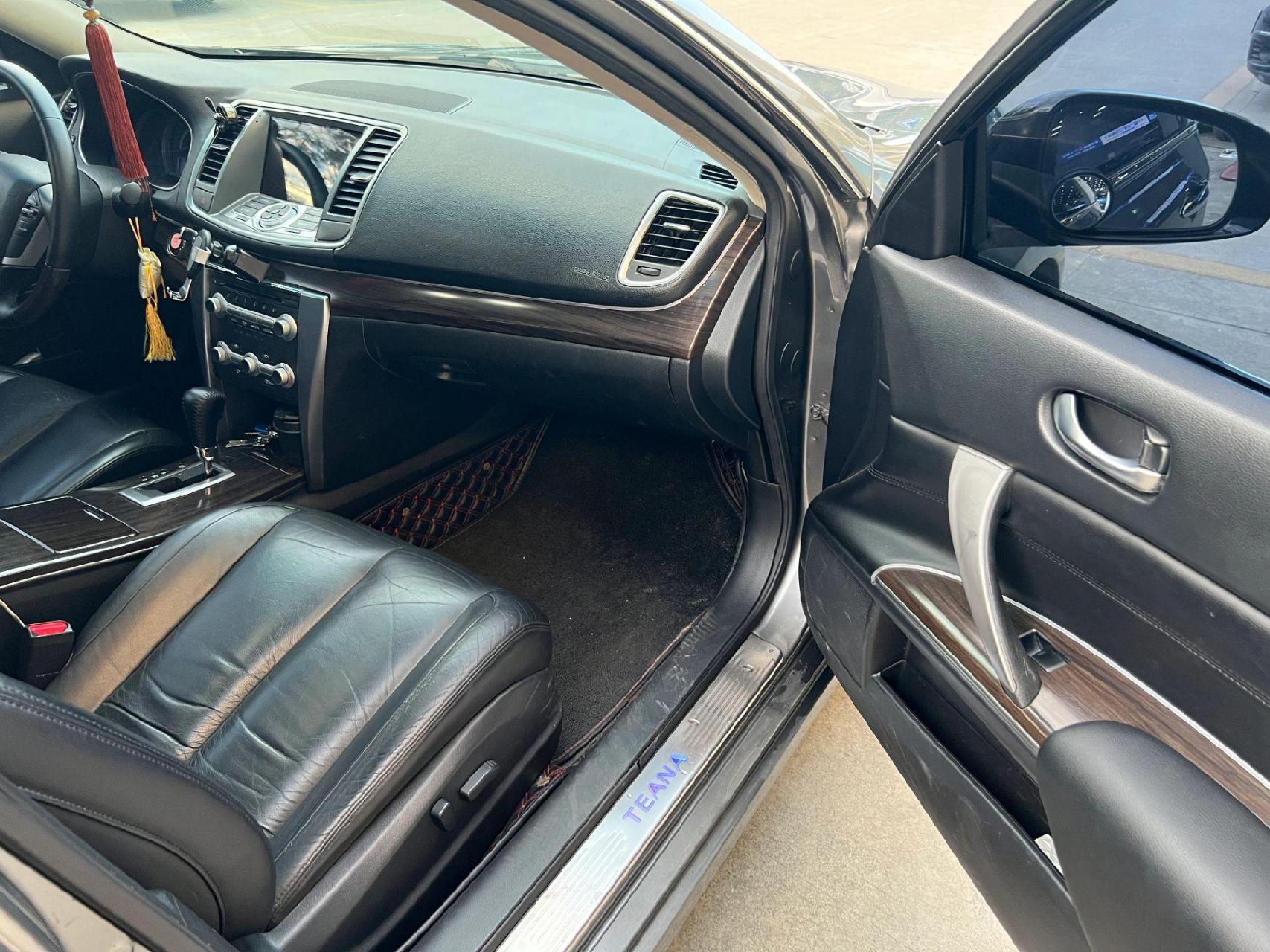 5 v6公爵王 无匙进入 一键启动,双天窗,多功能方向盘,定速巡航,双电动