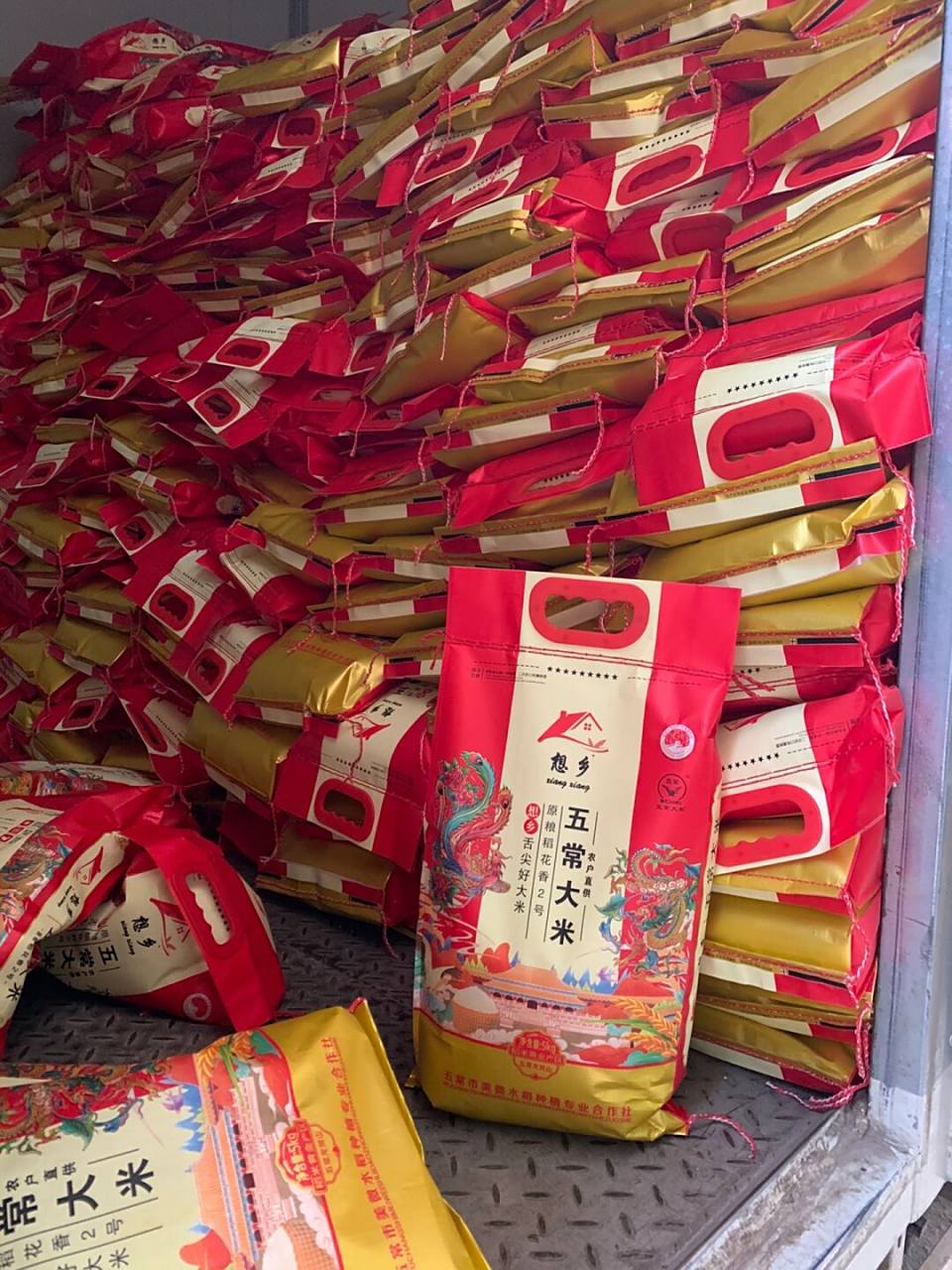 今天又磨了一车大米 我说咱家大米我自己种植,没有中间商赚差价,你说