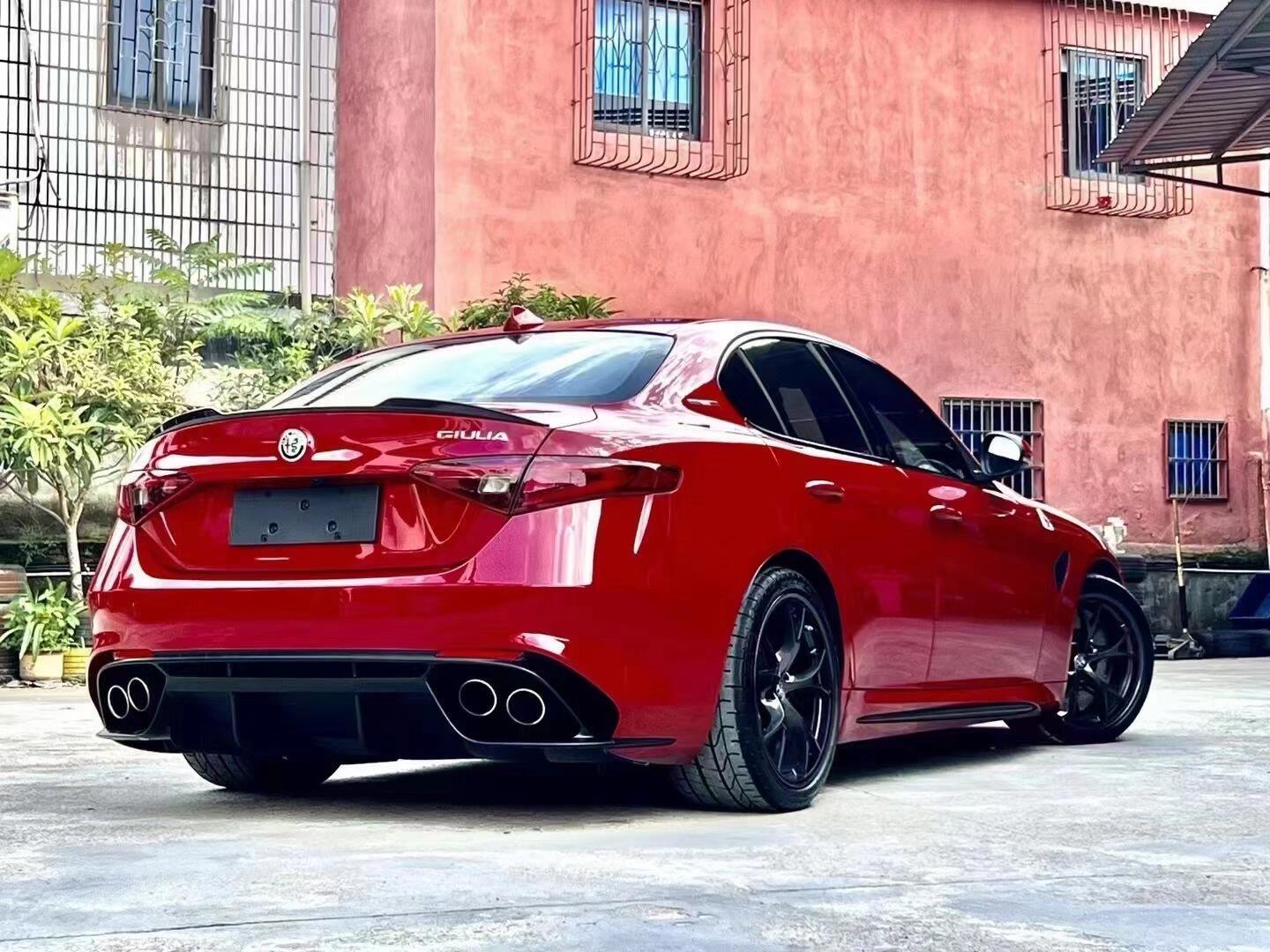 四门法拉利.2.9t·v6双涡轮发动机.510p·600n·m.标配碳纤维机盖.