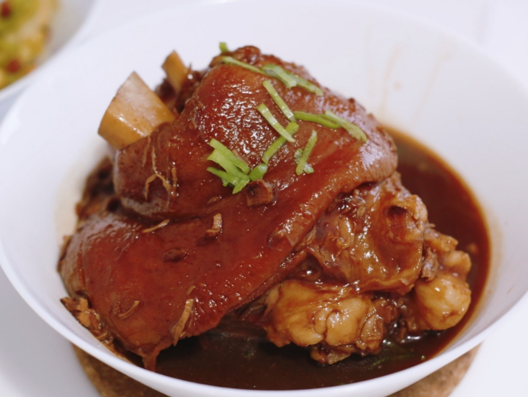 德国猪肉价格一直很感人,尤其是肘子,猪肩肉之类的部位,各有妙用一个