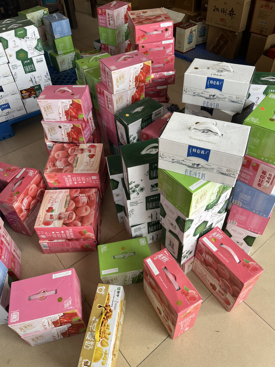 临期牛奶批发 真果粒15一提,纯甄28一提,特仑苏28一提,早餐奶28一提