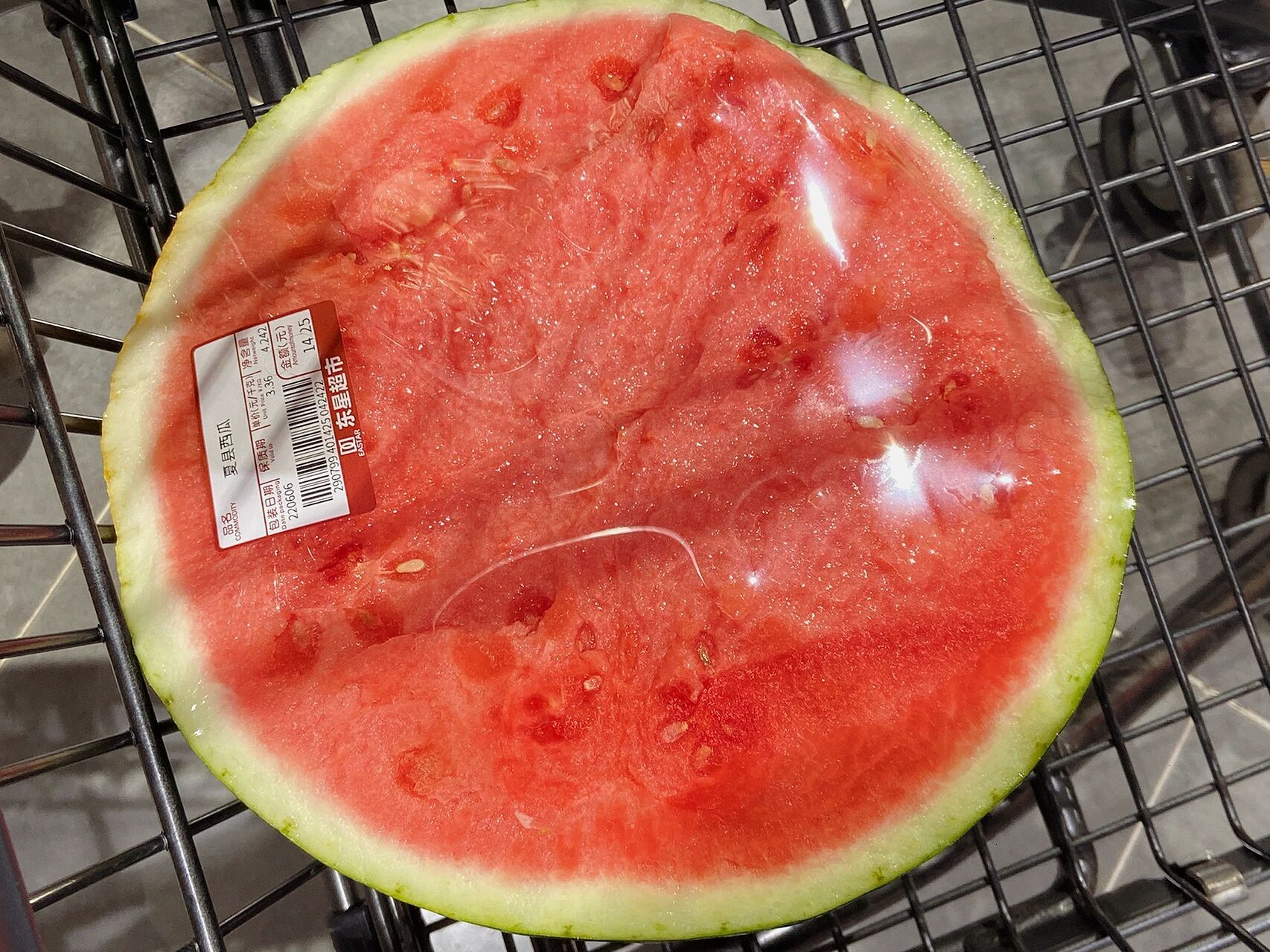 无籽西瓜 夏宝 嘎嘎脆 嘎嘎甜 还不用吐籽 一口下去超满足 每一勺都像