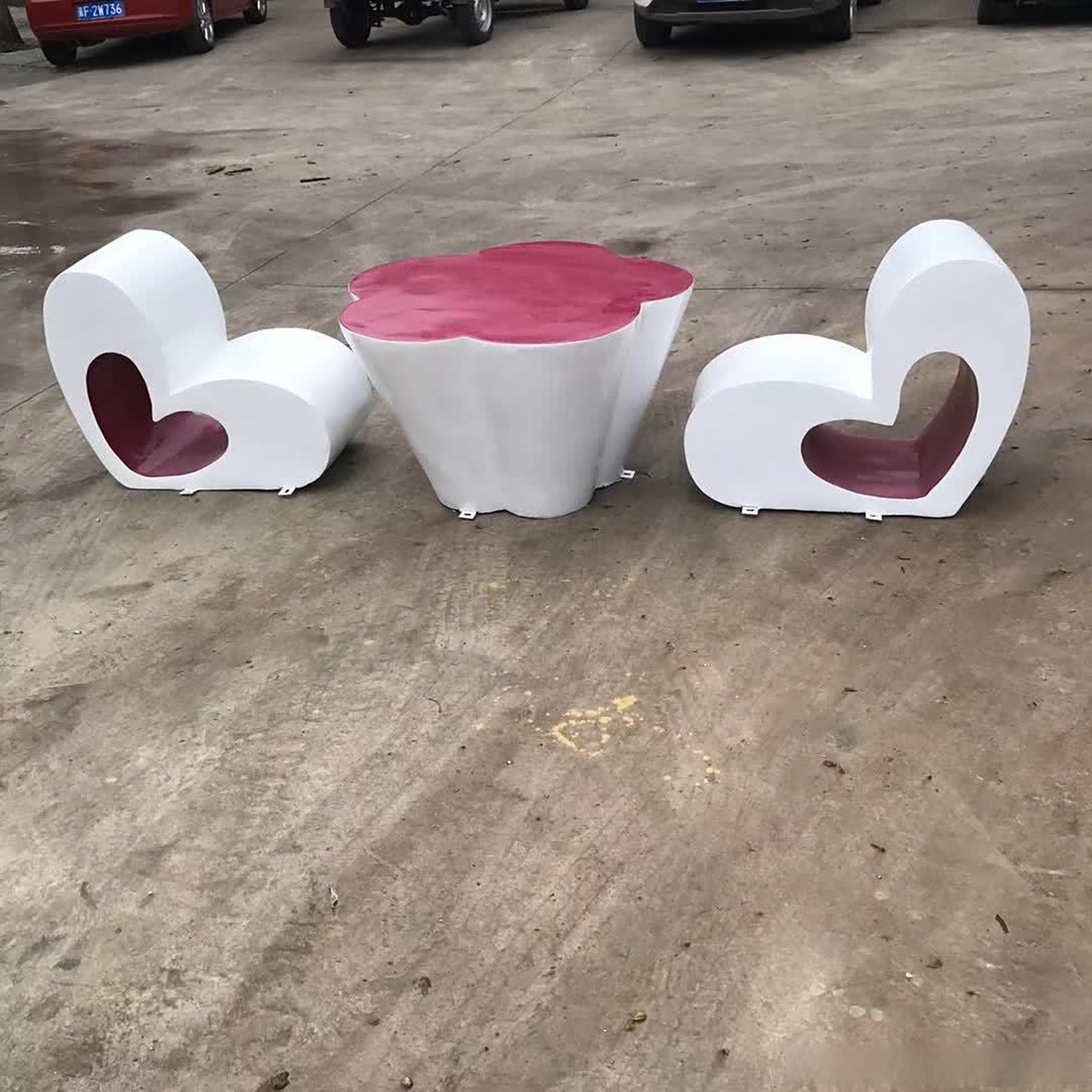 玻璃钢雕塑# #玻璃钢心形雕塑# #爱心雕塑# #心形# 心形雕塑是一种很