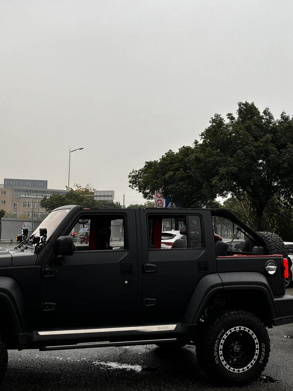 柴油bj40敞篷版.看看拆完软顶的bj40长什么样 简直太酷啦!