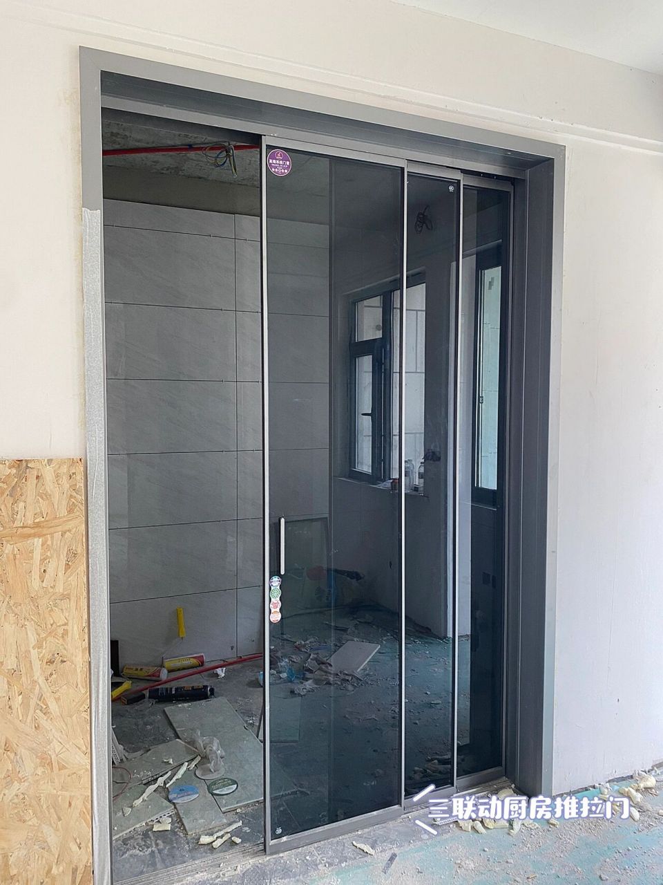 被很多人夸好看的三联动厨房推拉门 推拉玻璃门终于安排上啦!