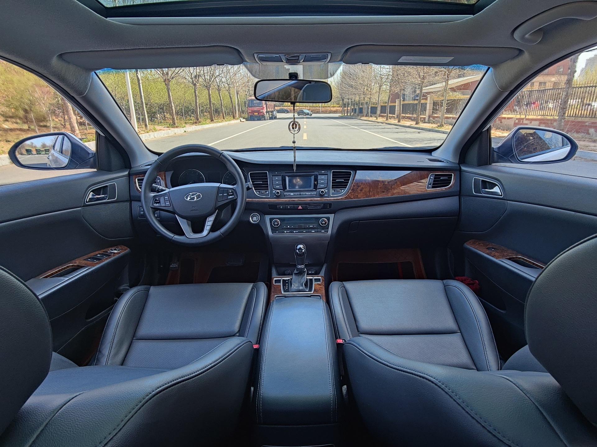 新到15年末现代名图1.