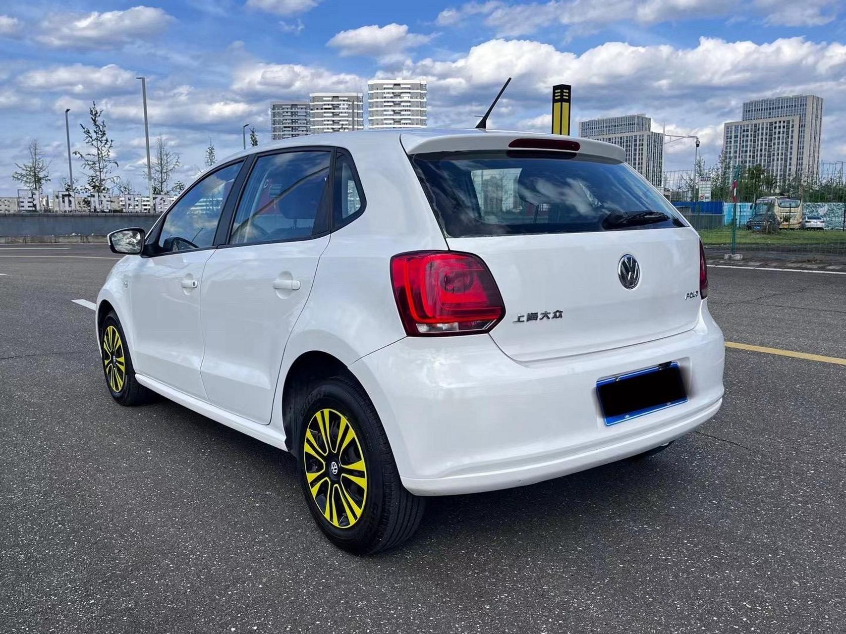 大众polo,手动挡带的皮座椅,价格便宜,只要一万多,喜欢来