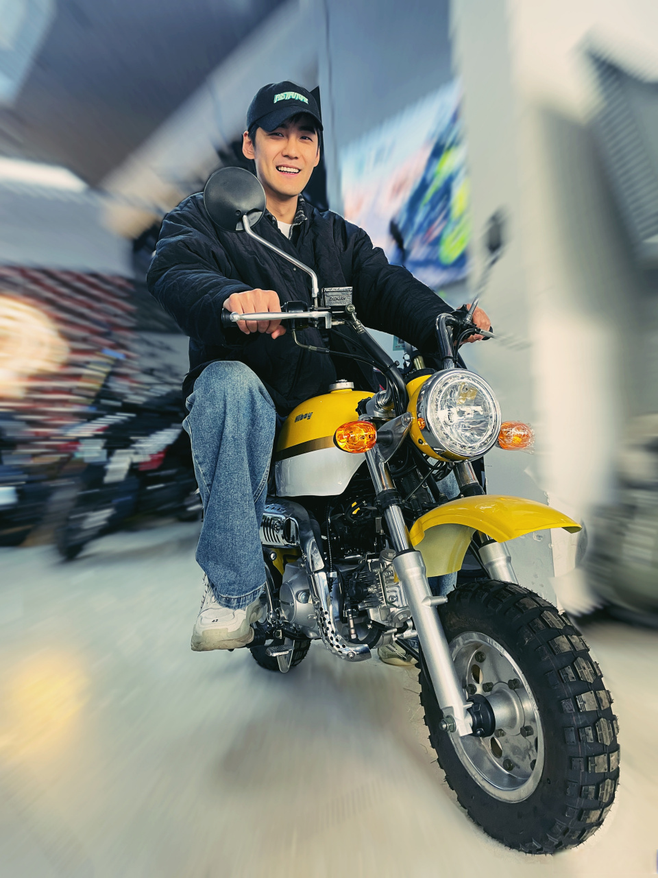 刘显达# 正式加入机车大队了,你们觉得这辆机车够不够飒?[得意]