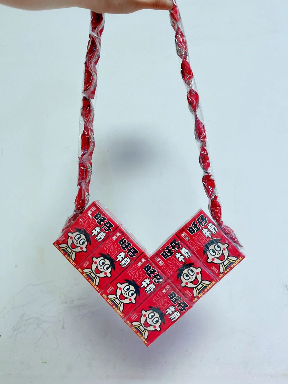 六一儿童节 零食包包准备好7815979593 旺仔的红色太适合