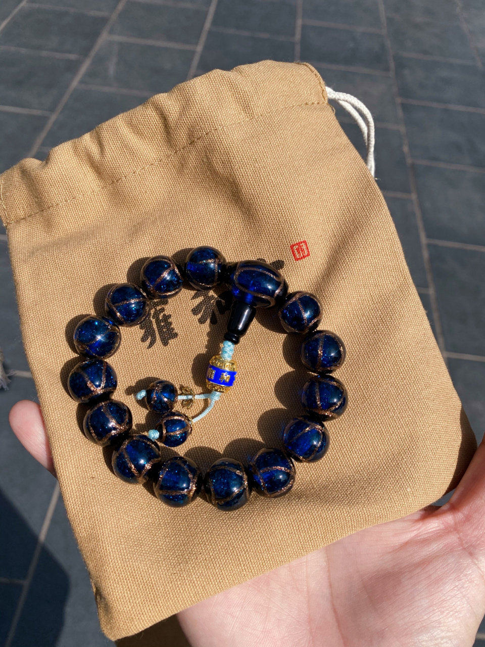 雍和宫祈福 购买香灰琉璃手串 今天去雍和宫请回来了香灰琉璃手串和