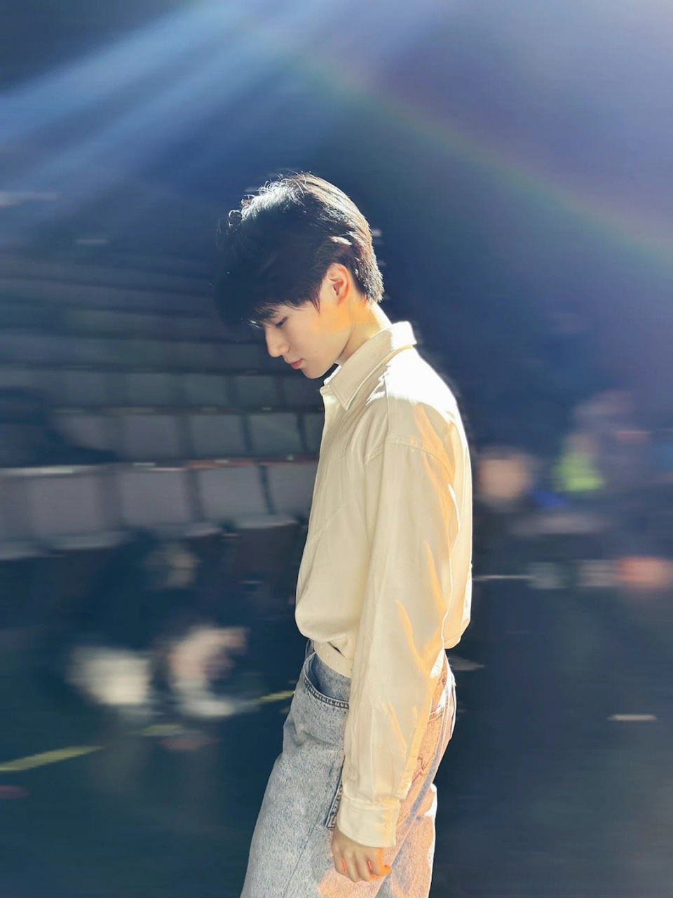 张真源生气版的提裤子# 张真源再现提裤子名场面,这次是生气版的提