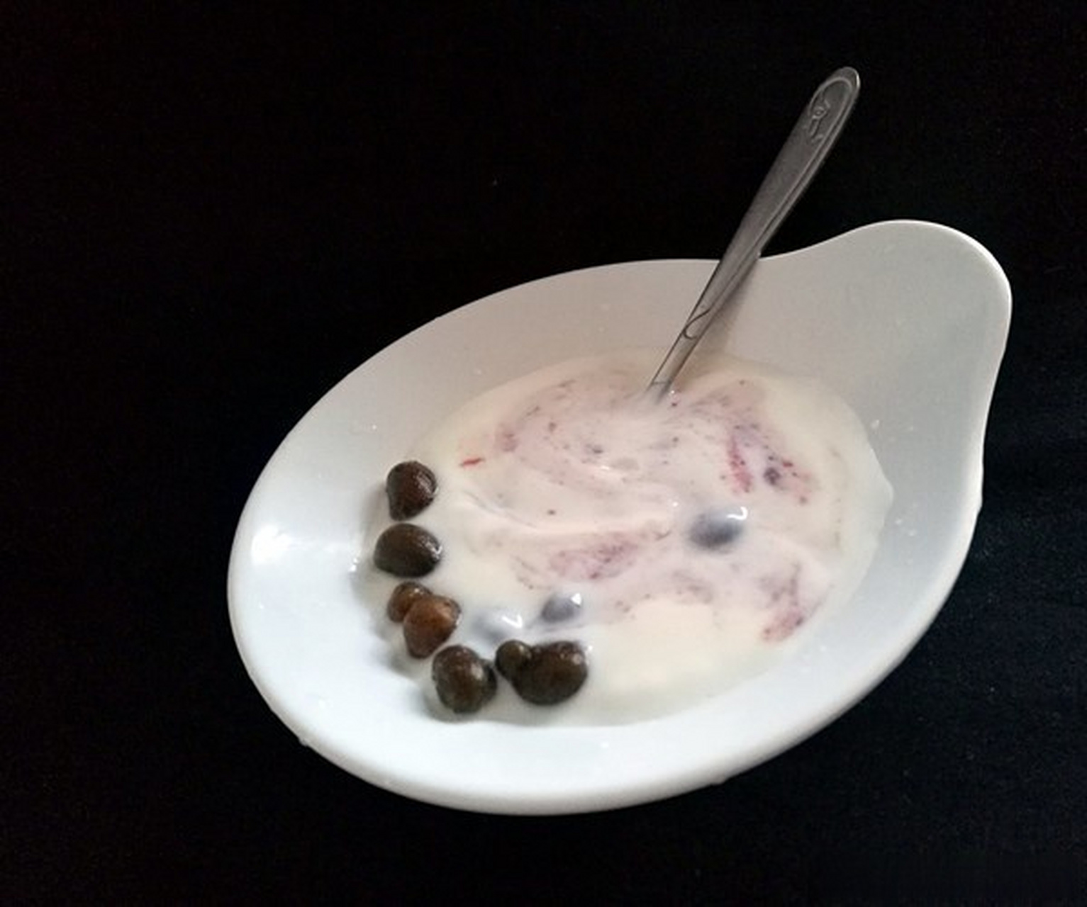 今天给大家介绍一个美味又健康的下午茶～ 酸奶山药豆    首先我们