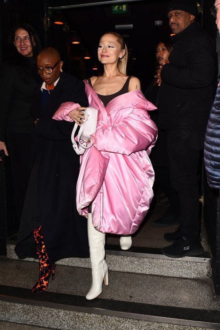 a妹ariana grande最新伦敦街拍  #arianagrande