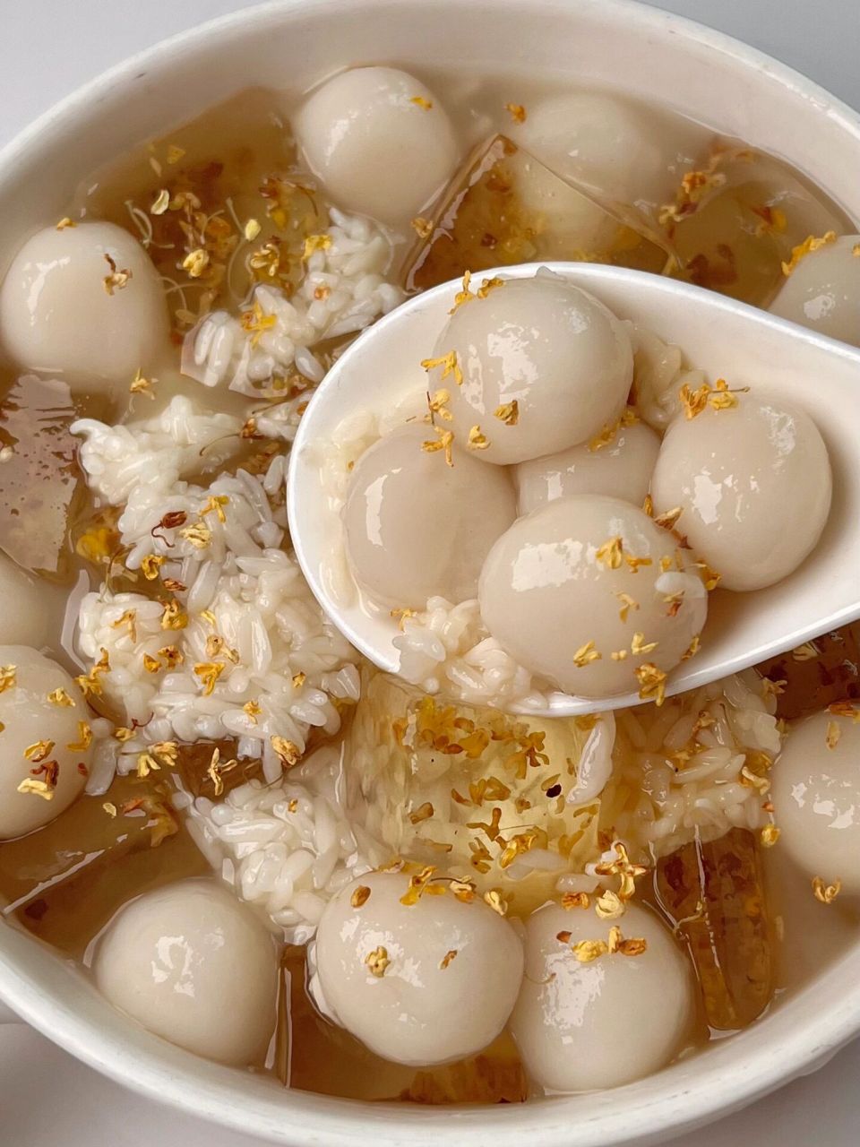 姐妹们,这个桂花酒酿冰粉真的好吃到哭01了!