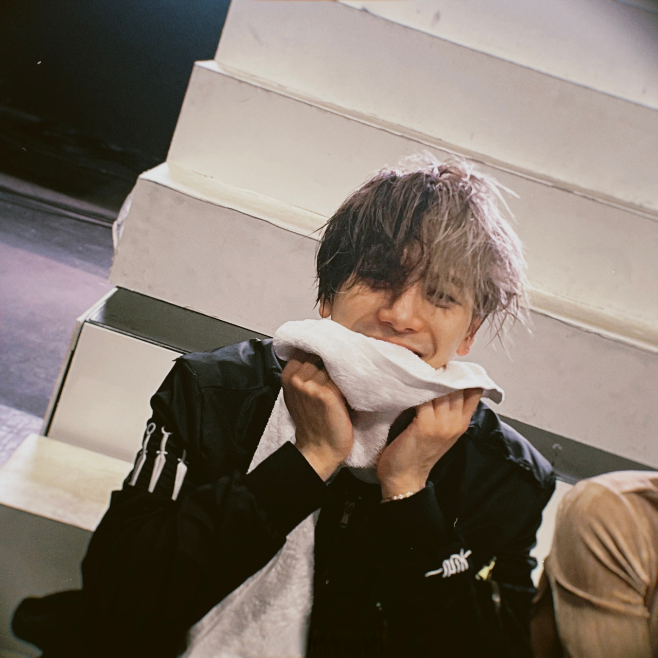 王嘉尔科切拉再登世趋第一##lisa在台下看王嘉尔表演#王·虽然我唯一