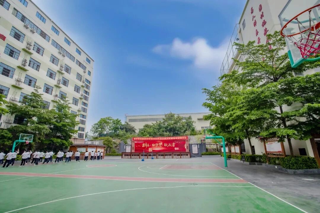 东盟黄冈中学图片