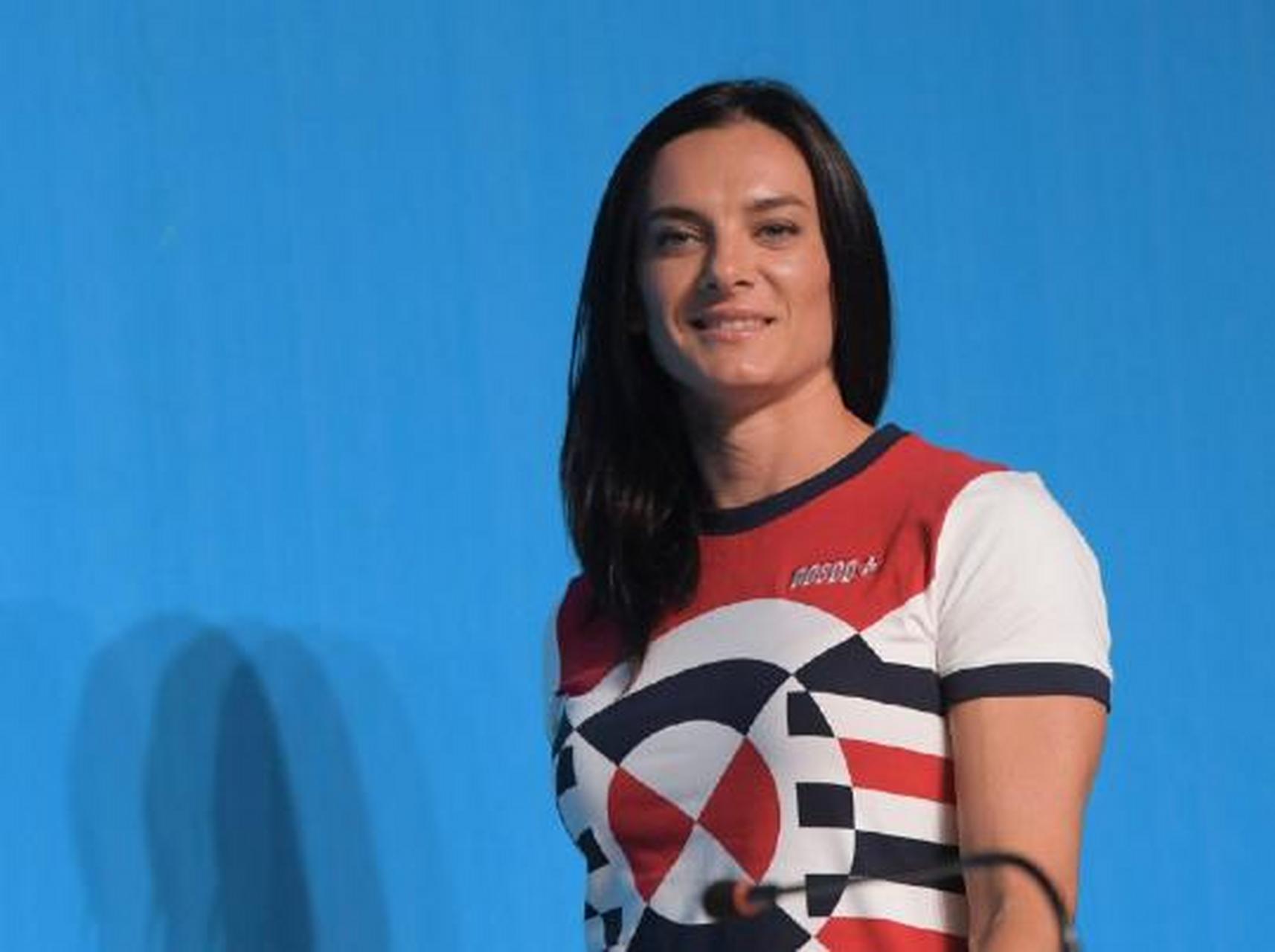 7月17日,两届奥运会冠军,俄罗斯撑高跳女皇叶莲娜·伊辛巴耶娃在社交