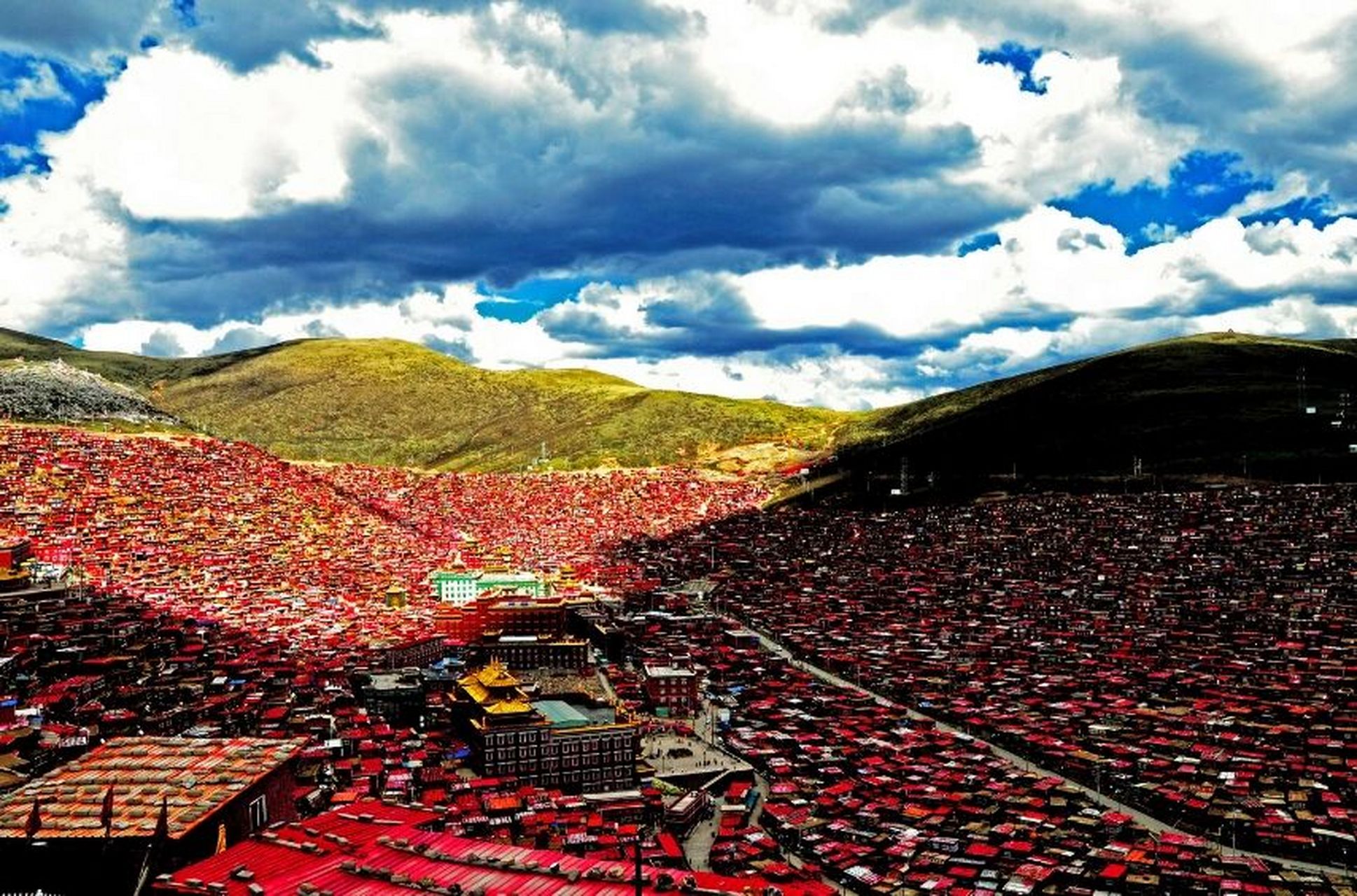 成都租车自驾色达线路规划及沿途风景攻略 成都离色达直线距离600公里