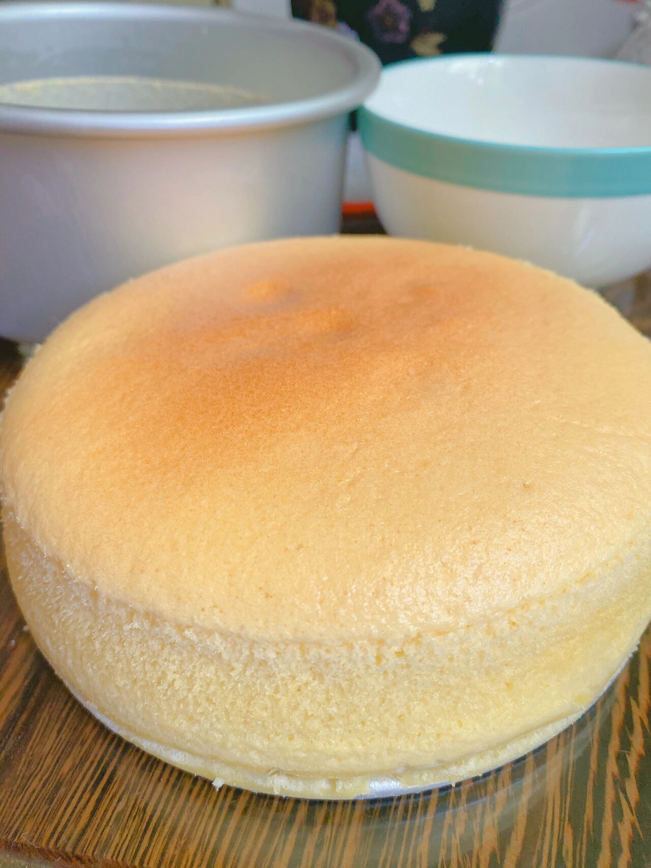 第一次用迷你烤箱做的6寸古早蛋糕.结果古早称不上!