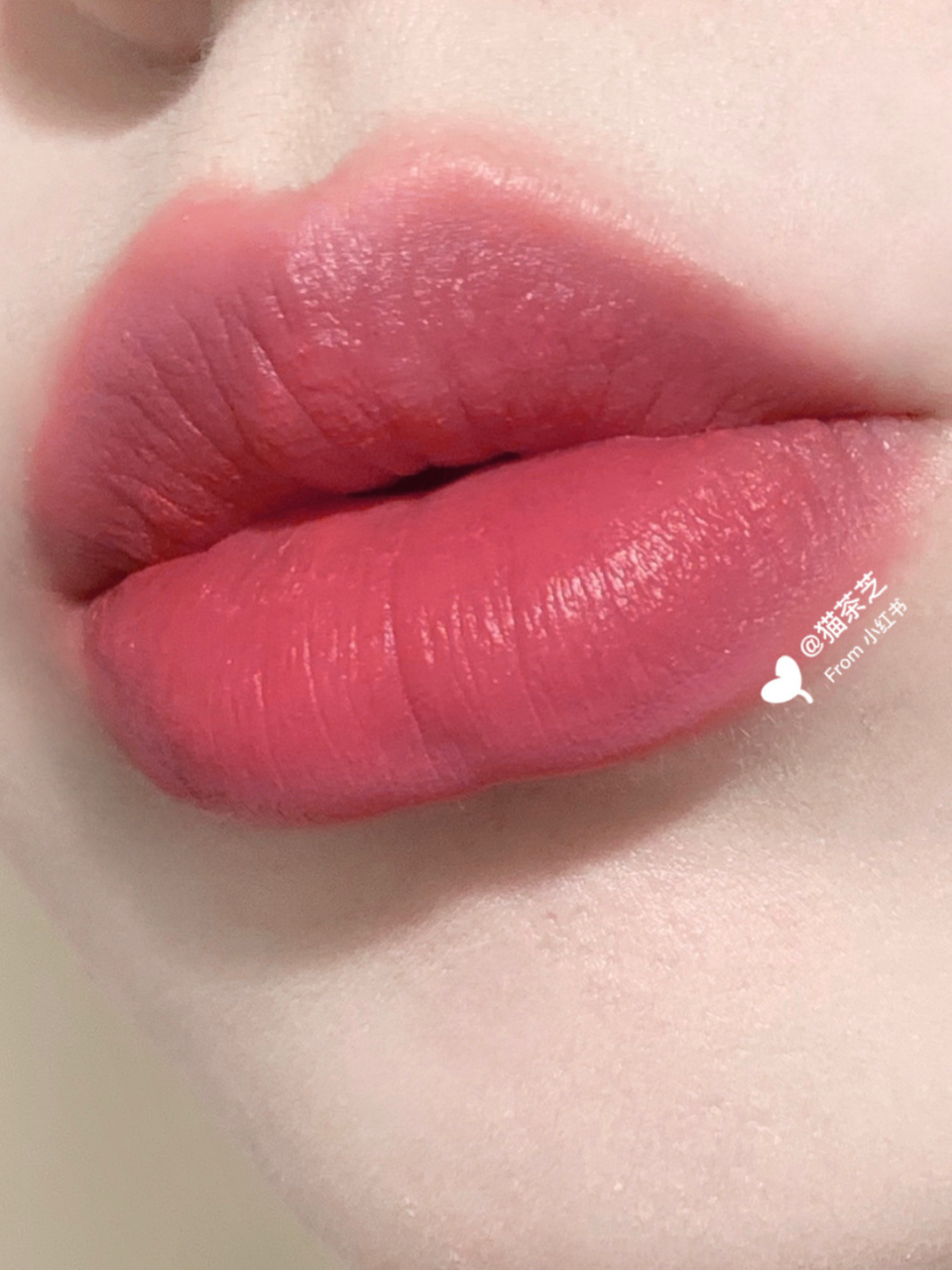 是hera赫妍的柔雾小方唇釉 #177 seoul daze 敲嫩的草莓糖霜颜色.