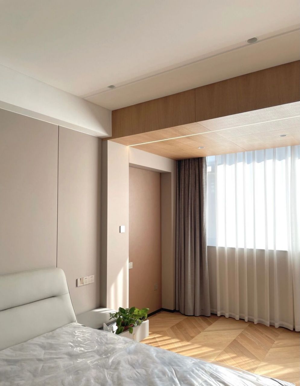 全屋定制|局部木饰面吊顶 打造另一番韵味 🔰局部木饰面上顶,区分空