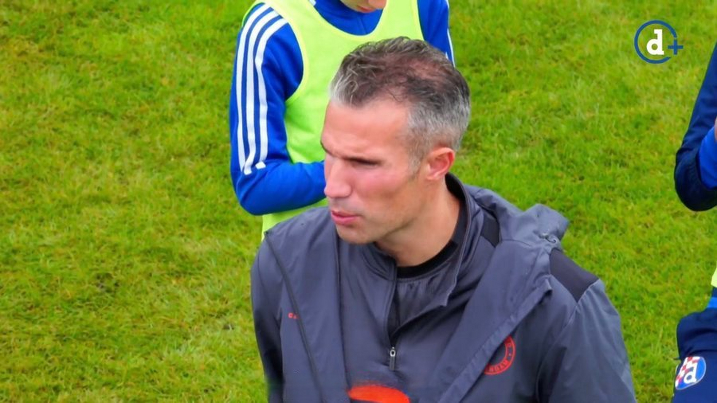 【生日礼物】今天是范佩西40岁生日.