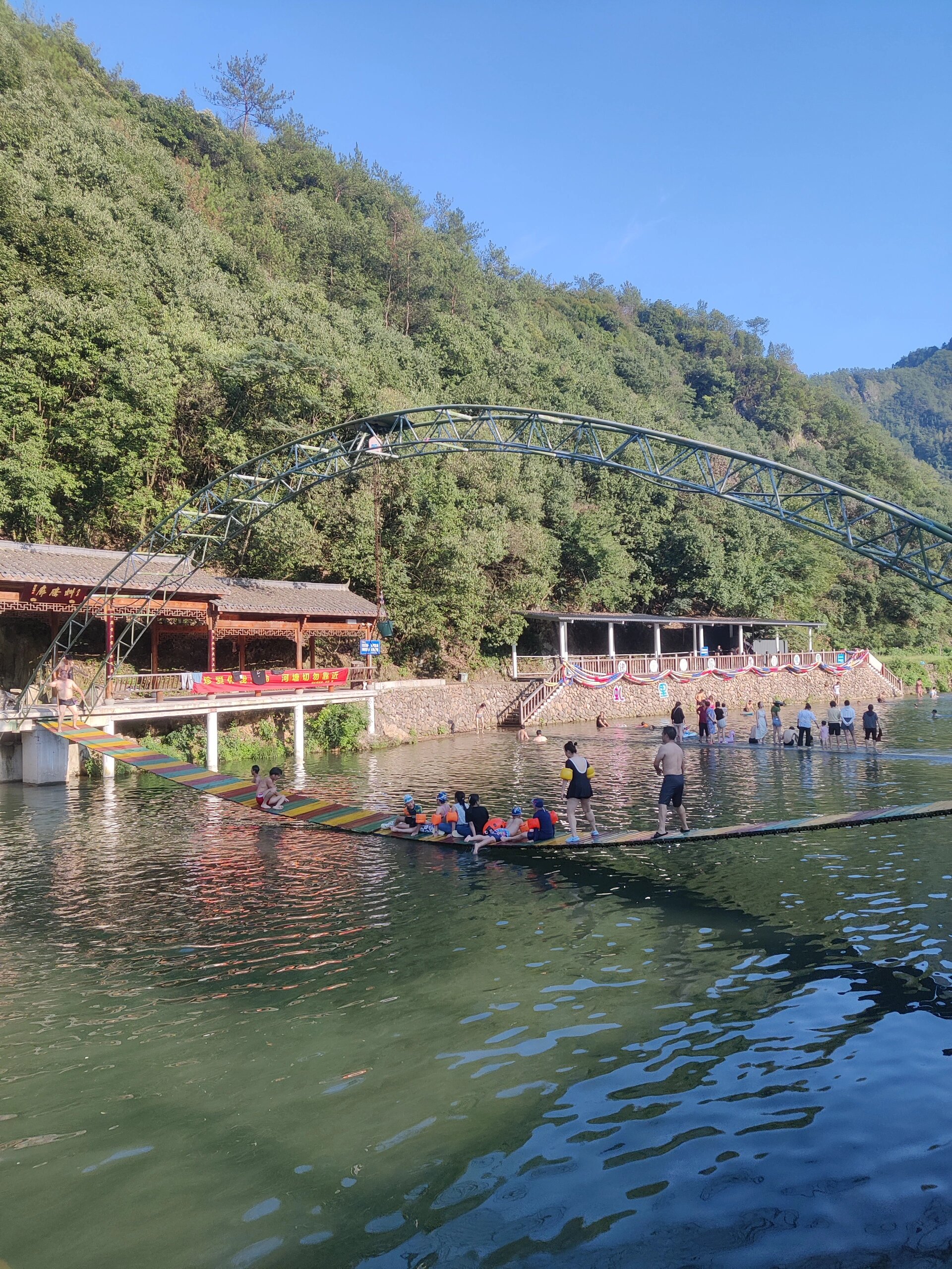 磐安游泳|冷水镇的天然浴场,清凉一夏 地址:磐安县冷水镇虬(球读音)里