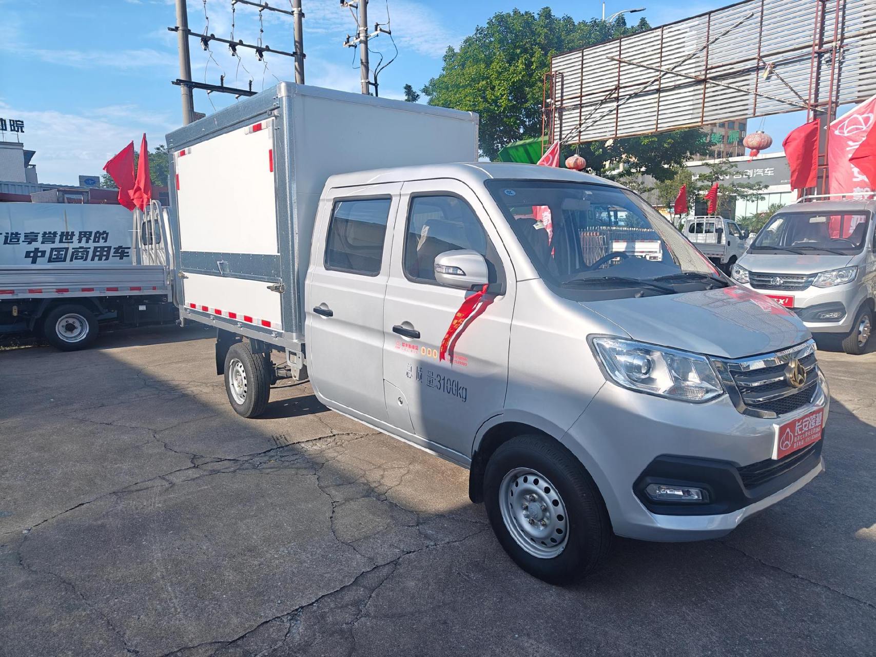 长安跨越t3双排翼展车展示中